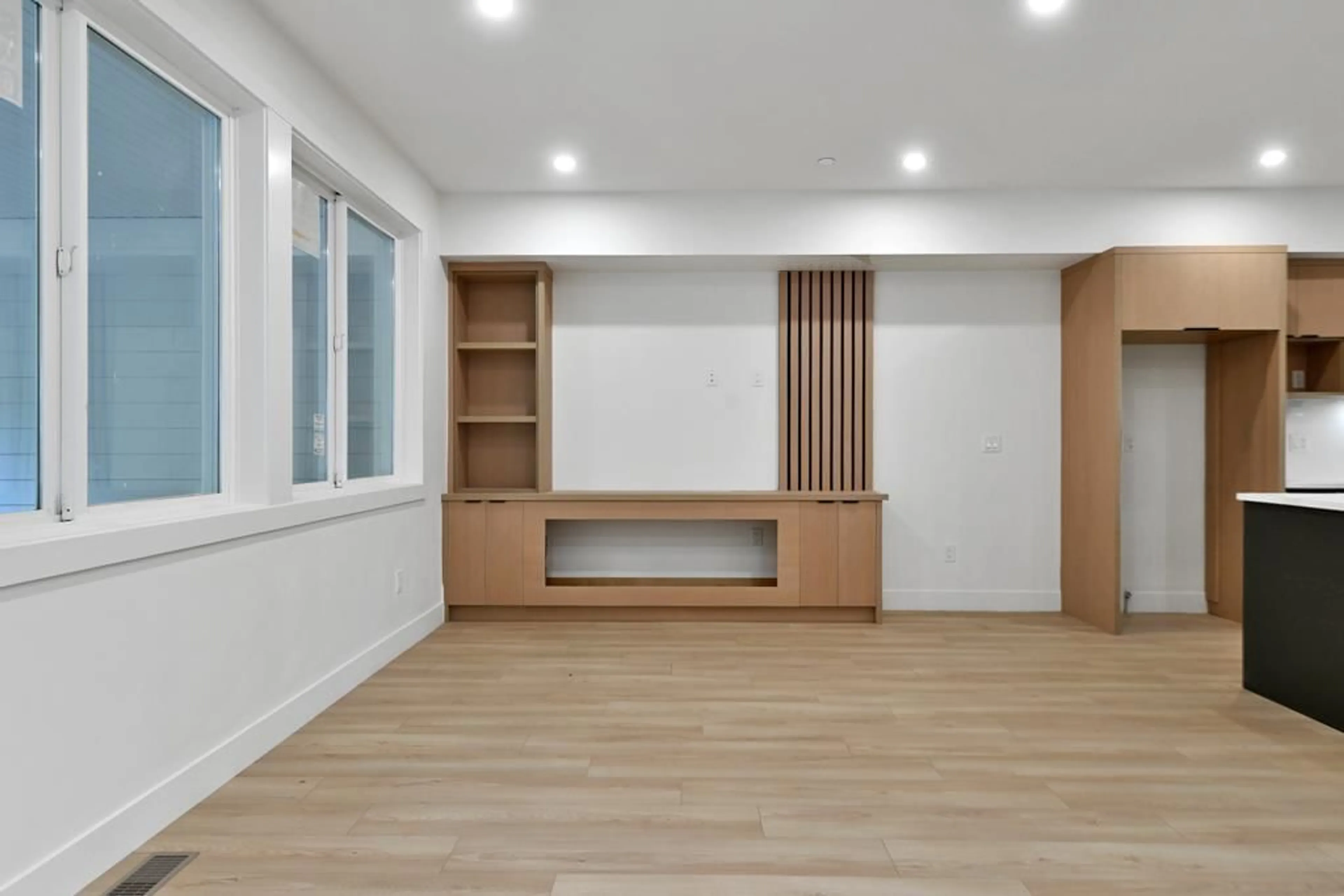 A pic of a room for 32905 3 AVENUE, Mission British Columbia V2V1N2