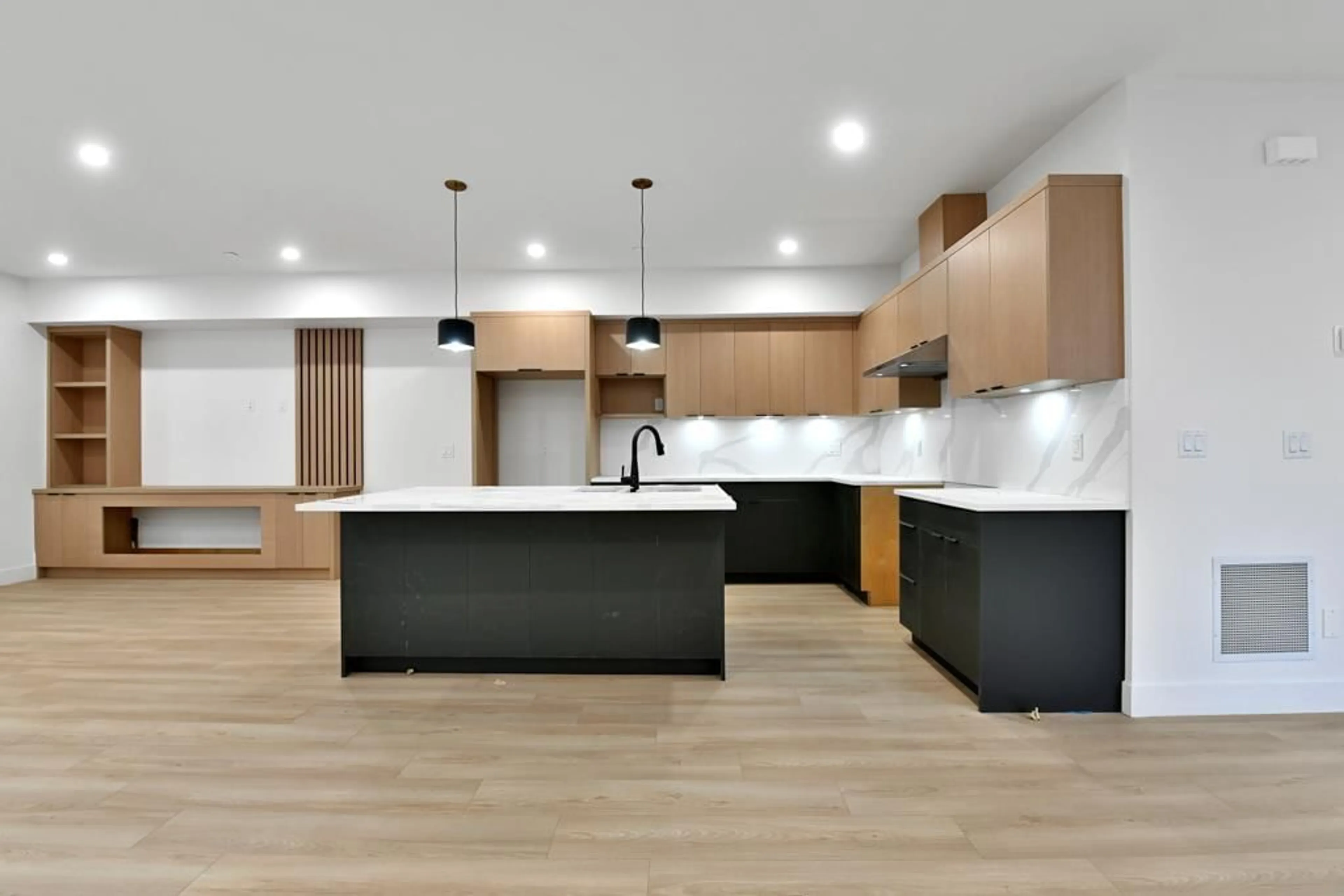 Open concept kitchen, unknown for 32905 3 AVENUE, Mission British Columbia V2V1N2