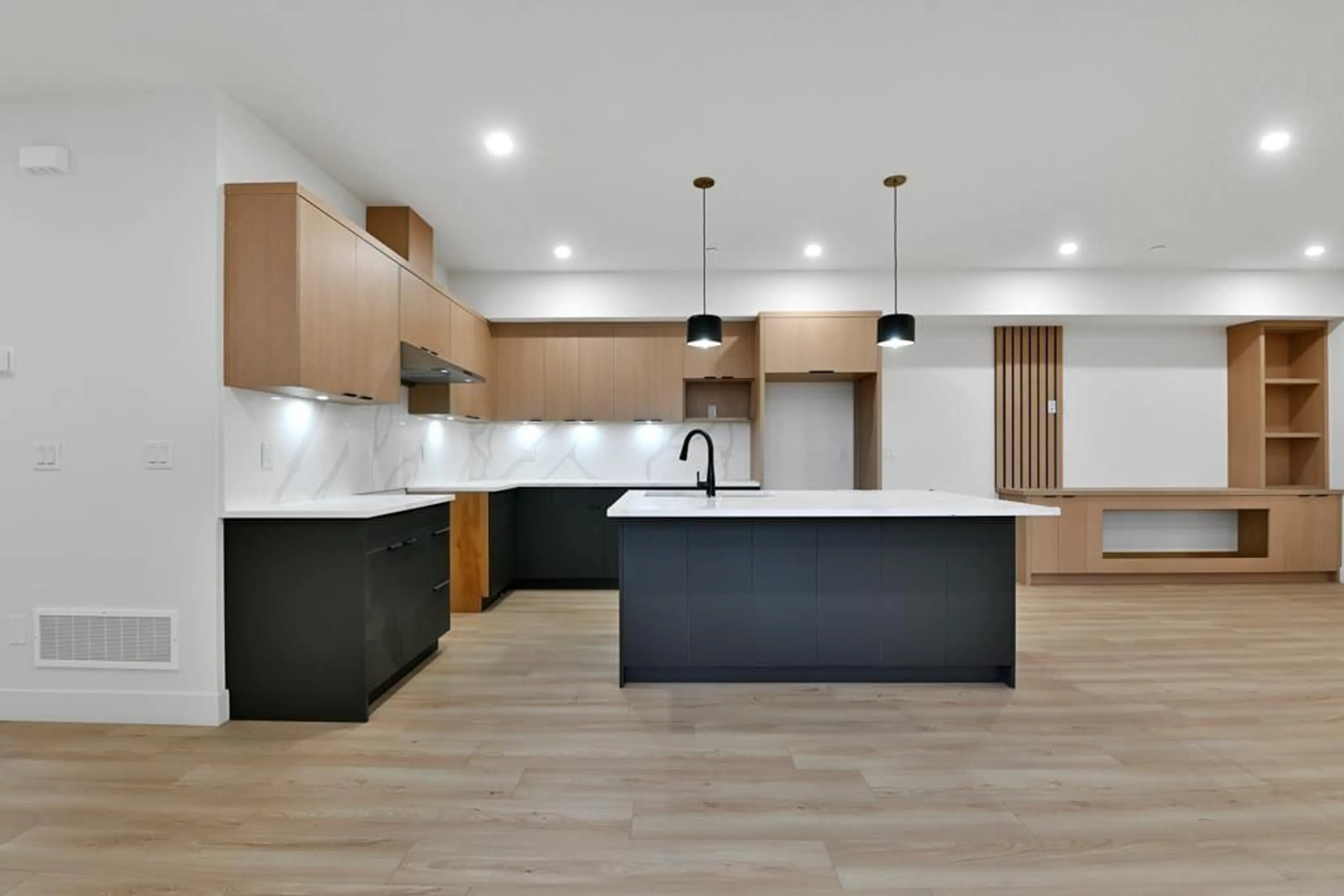 Open concept kitchen, unknown for 32905 3 AVENUE, Mission British Columbia V2V1N2