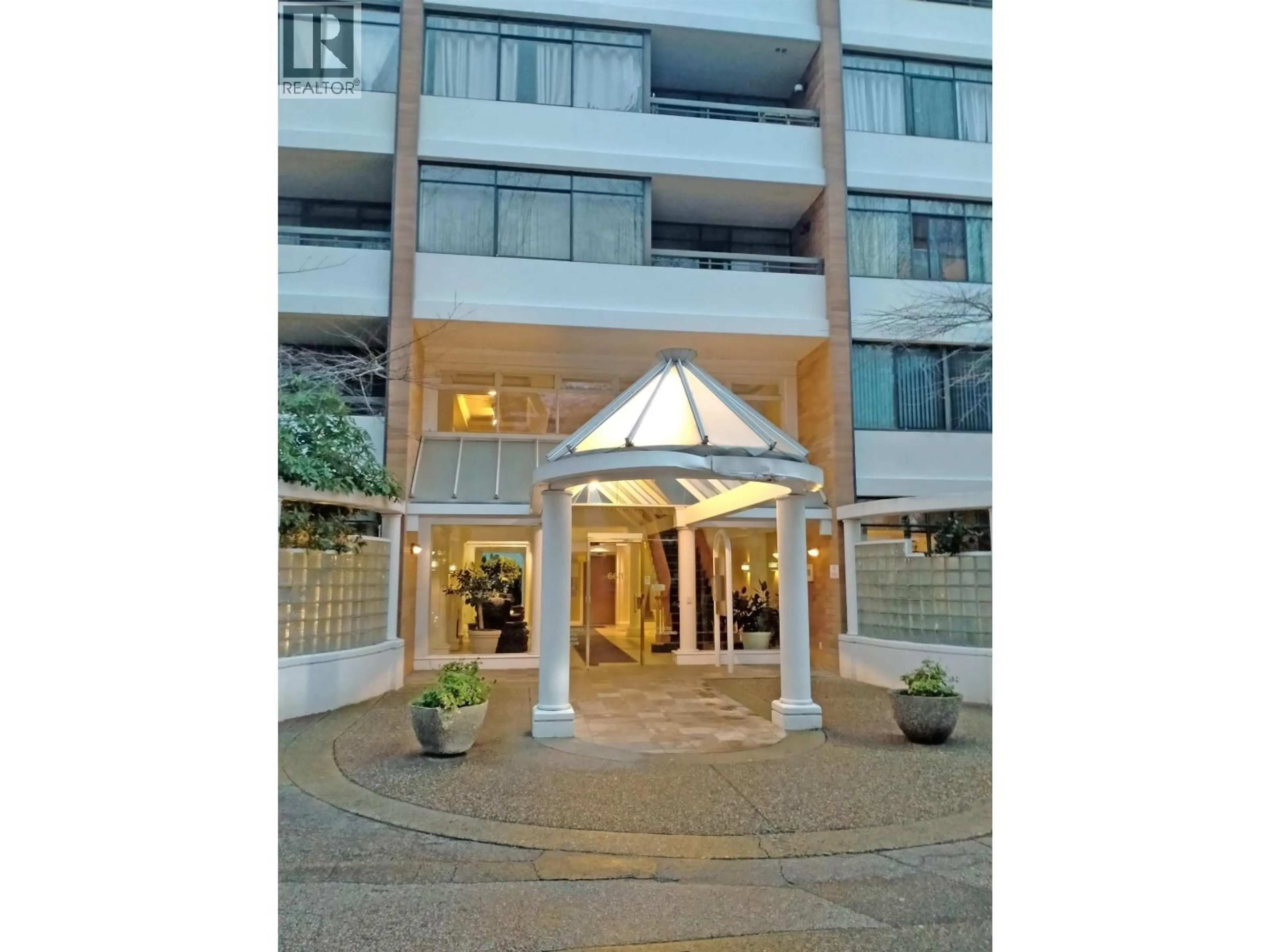 Indoor foyer for 1309 - 6611 MINORU BOULEVARD, Richmond British Columbia V6Y1Y9