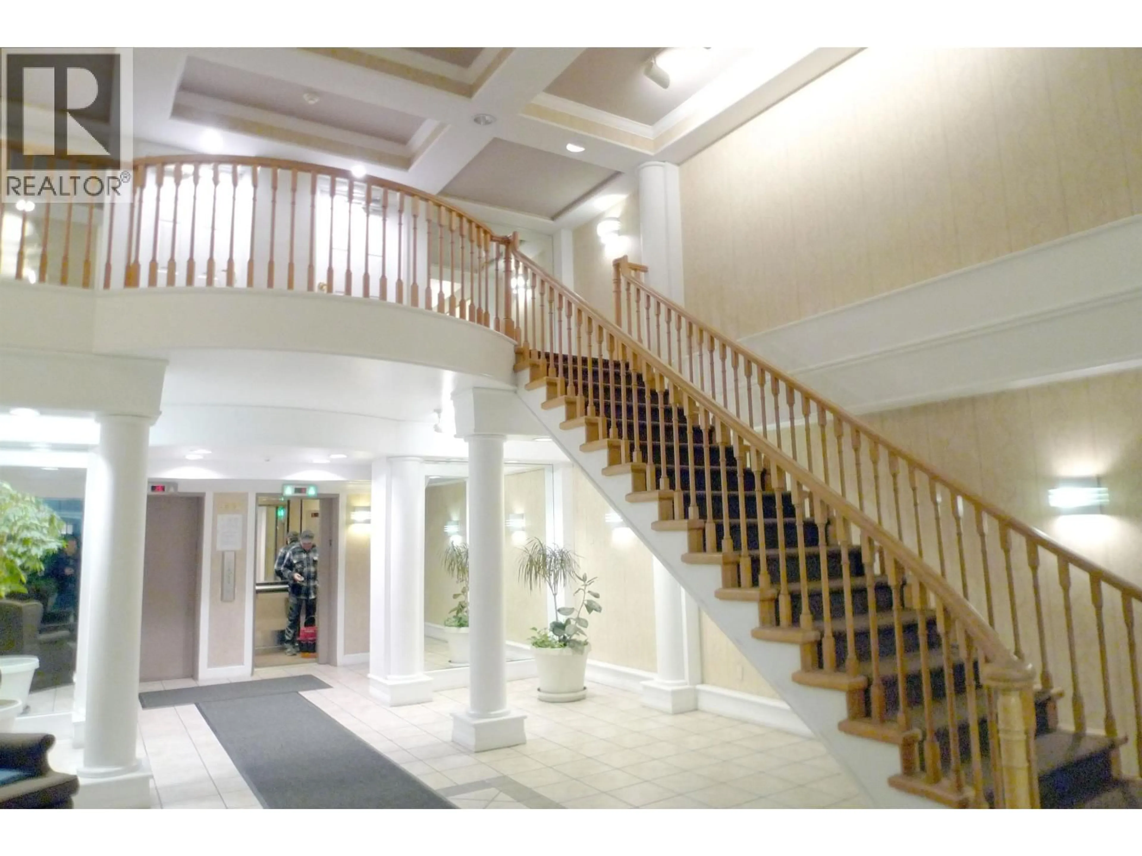 Indoor foyer for 1409 - 6611 MINORU BOULEVARD, Richmond British Columbia V6Y1Y9