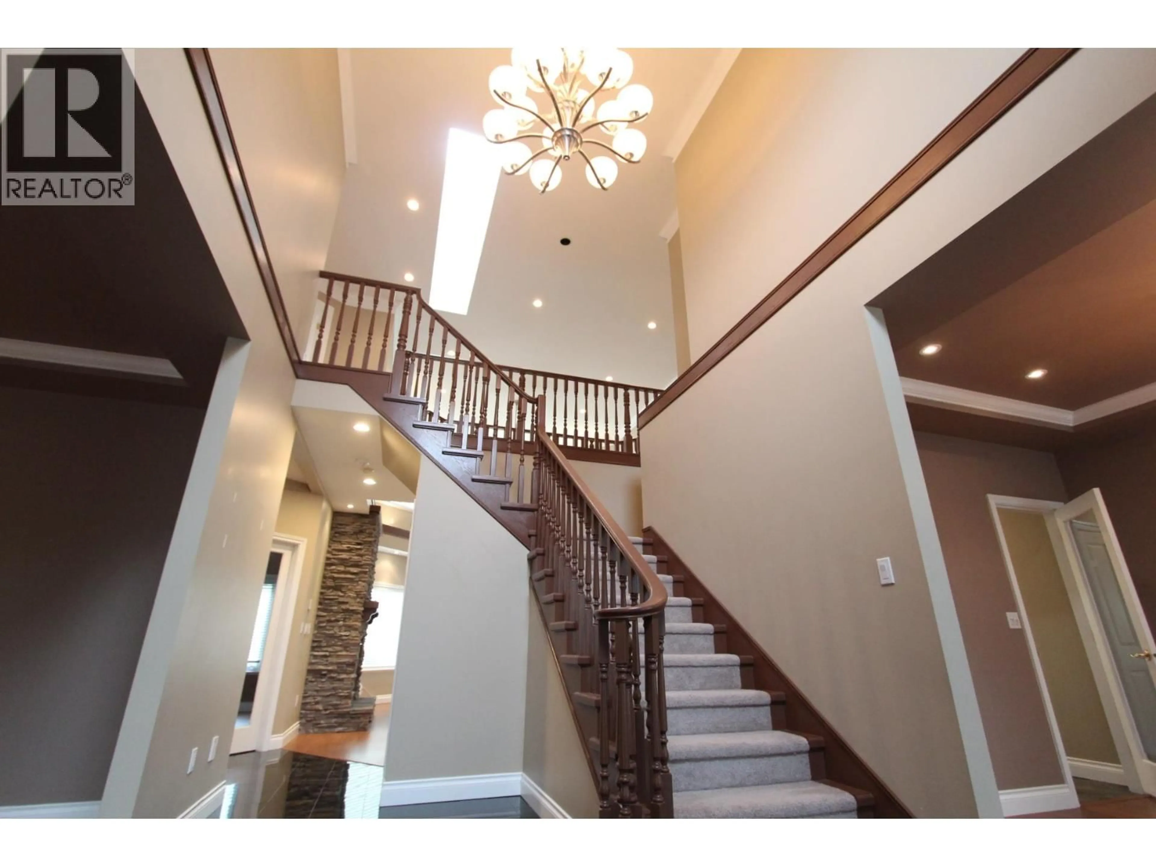 Indoor foyer for 3740 ROSAMOND AVENUE, Richmond British Columbia V7E1A7