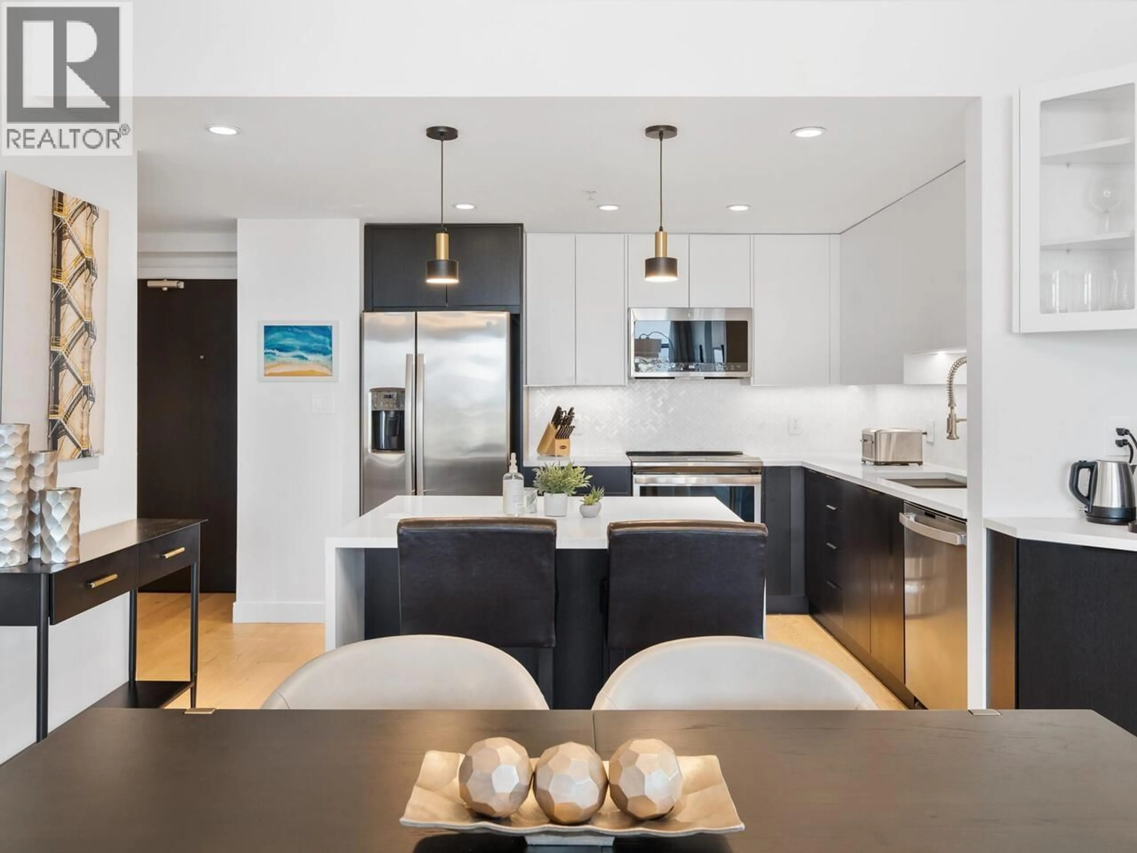 Contemporary kitchen, unknown for 2301 - 280 ROSS DRIVE, New Westminster British Columbia V3L0C2