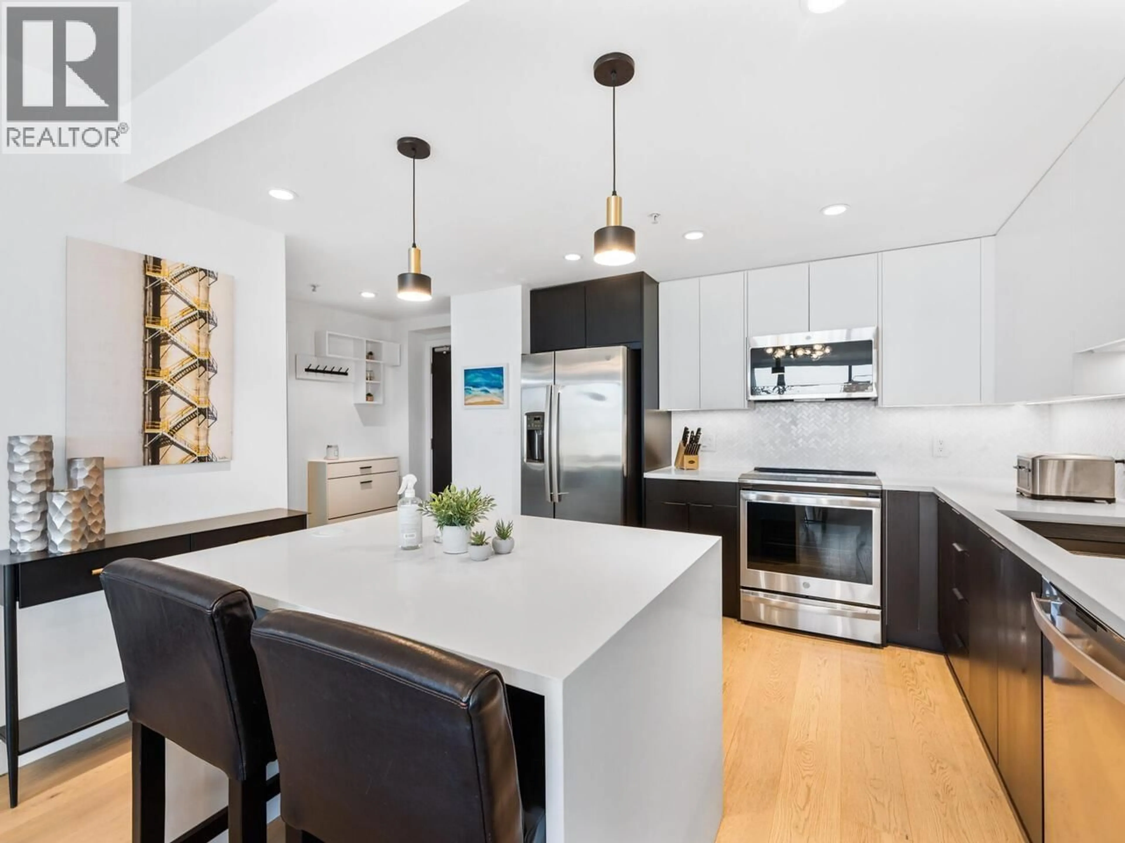 Contemporary kitchen, unknown for 2301 - 280 ROSS DRIVE, New Westminster British Columbia V3L0C2