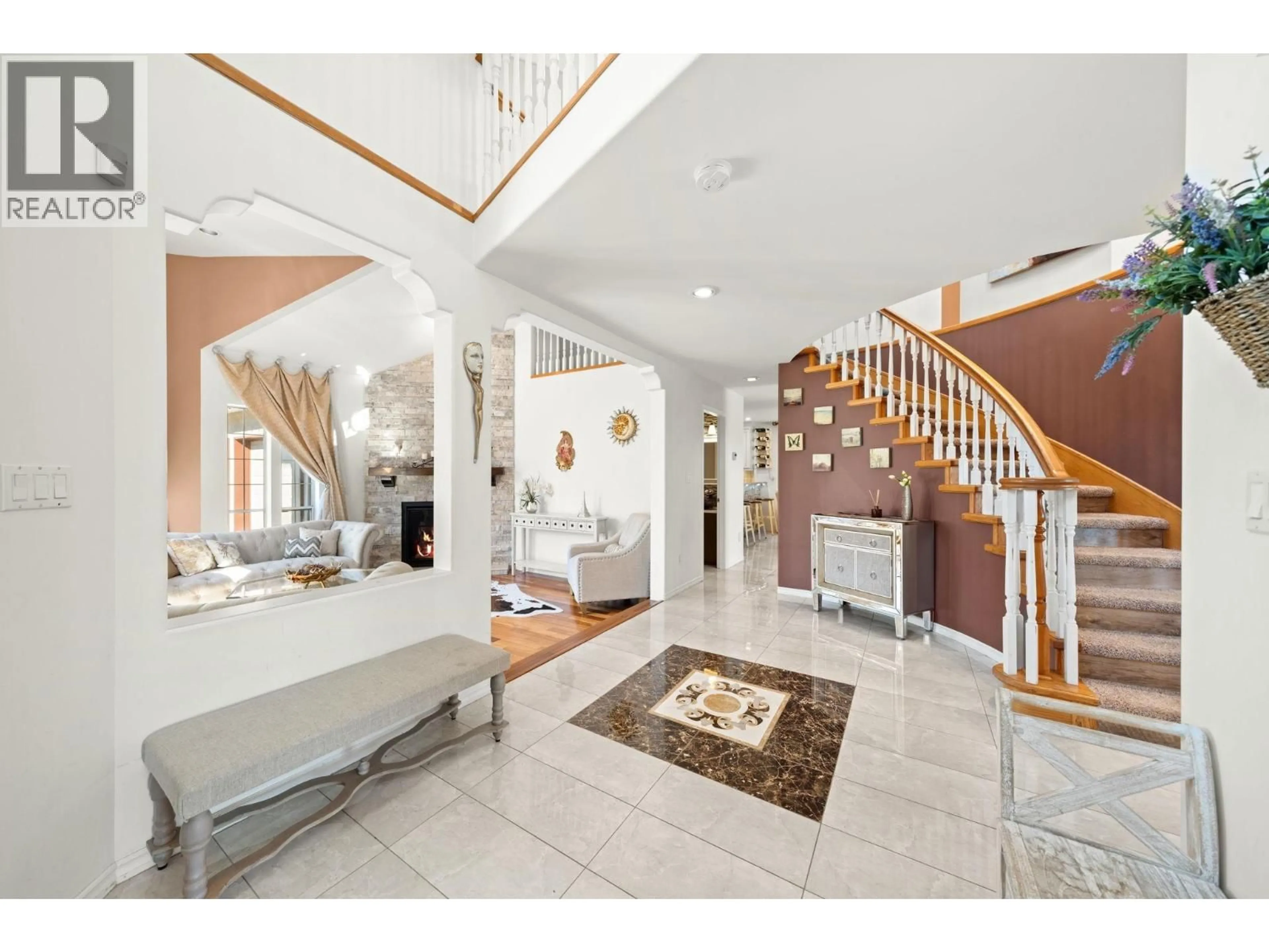 Indoor foyer for 2258 SORRENTO DRIVE, Coquitlam British Columbia V3K6P4