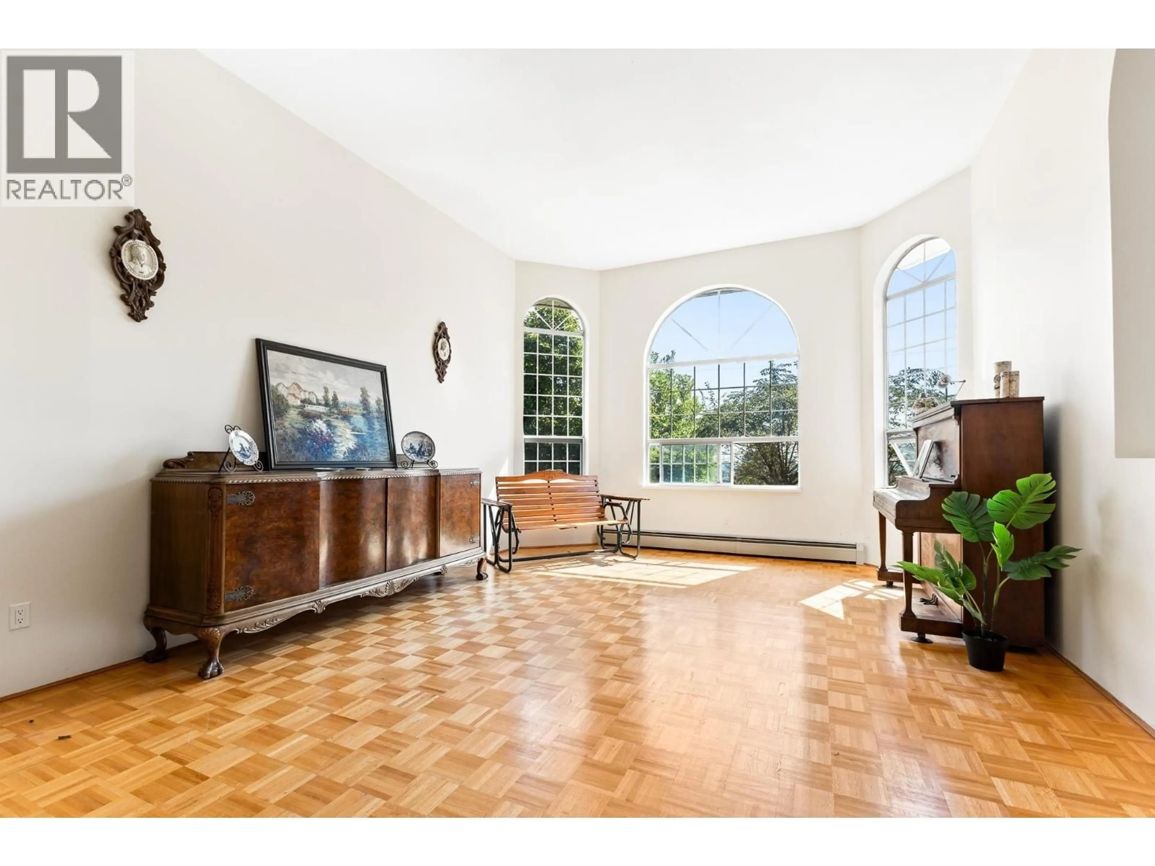 Indoor foyer for 5843 CARSON STREET, Burnaby British Columbia V5J2Z7