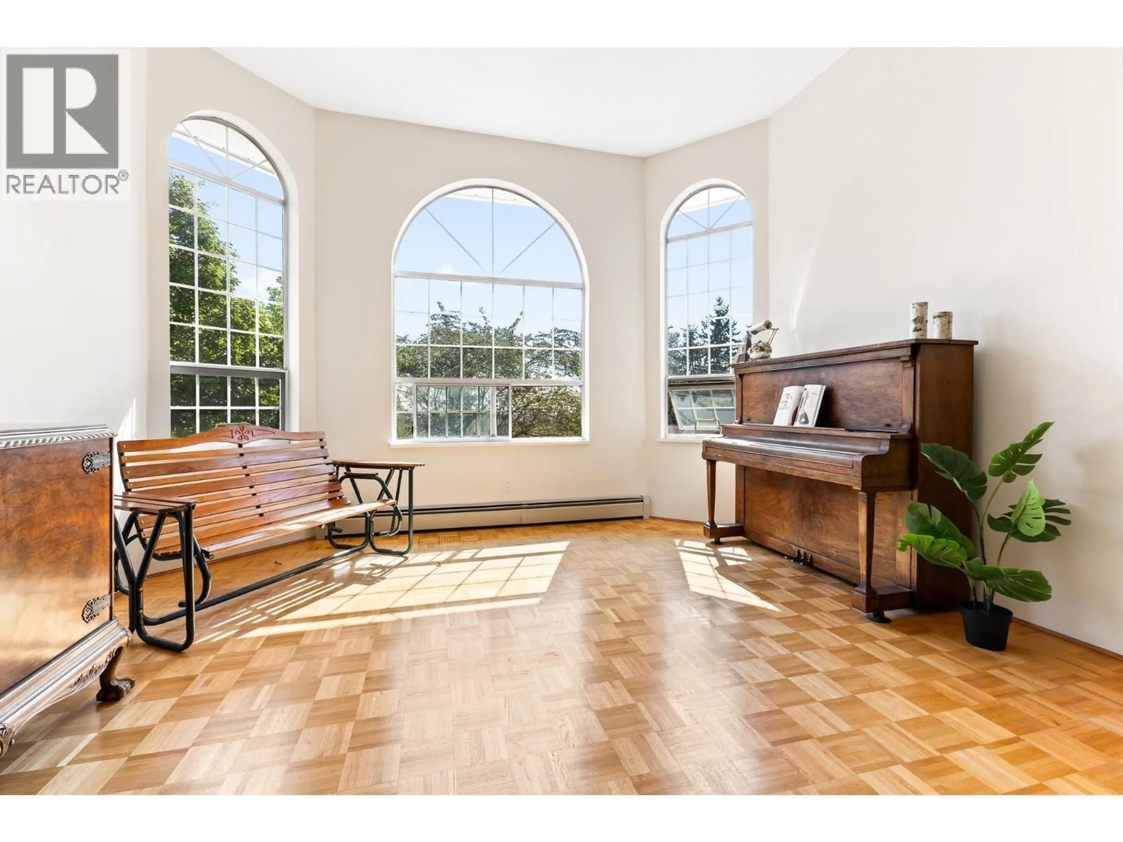Indoor foyer for 5843 CARSON STREET, Burnaby British Columbia V5J2Z7