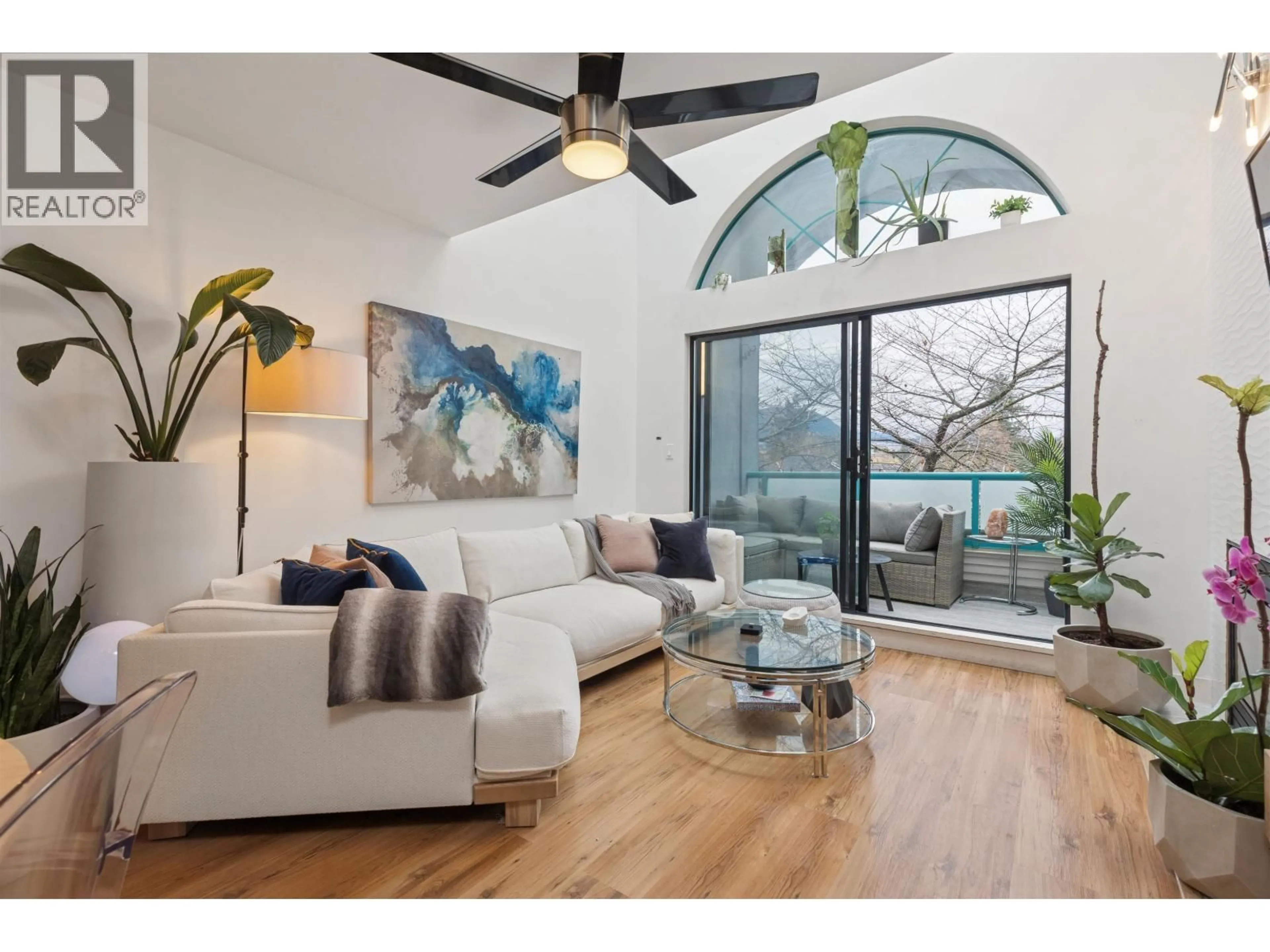 Living room with furniture, wood/laminate floor for 300 - 1966 COQUITLAM AVENUE, Port Coquitlam British Columbia V3B7P8