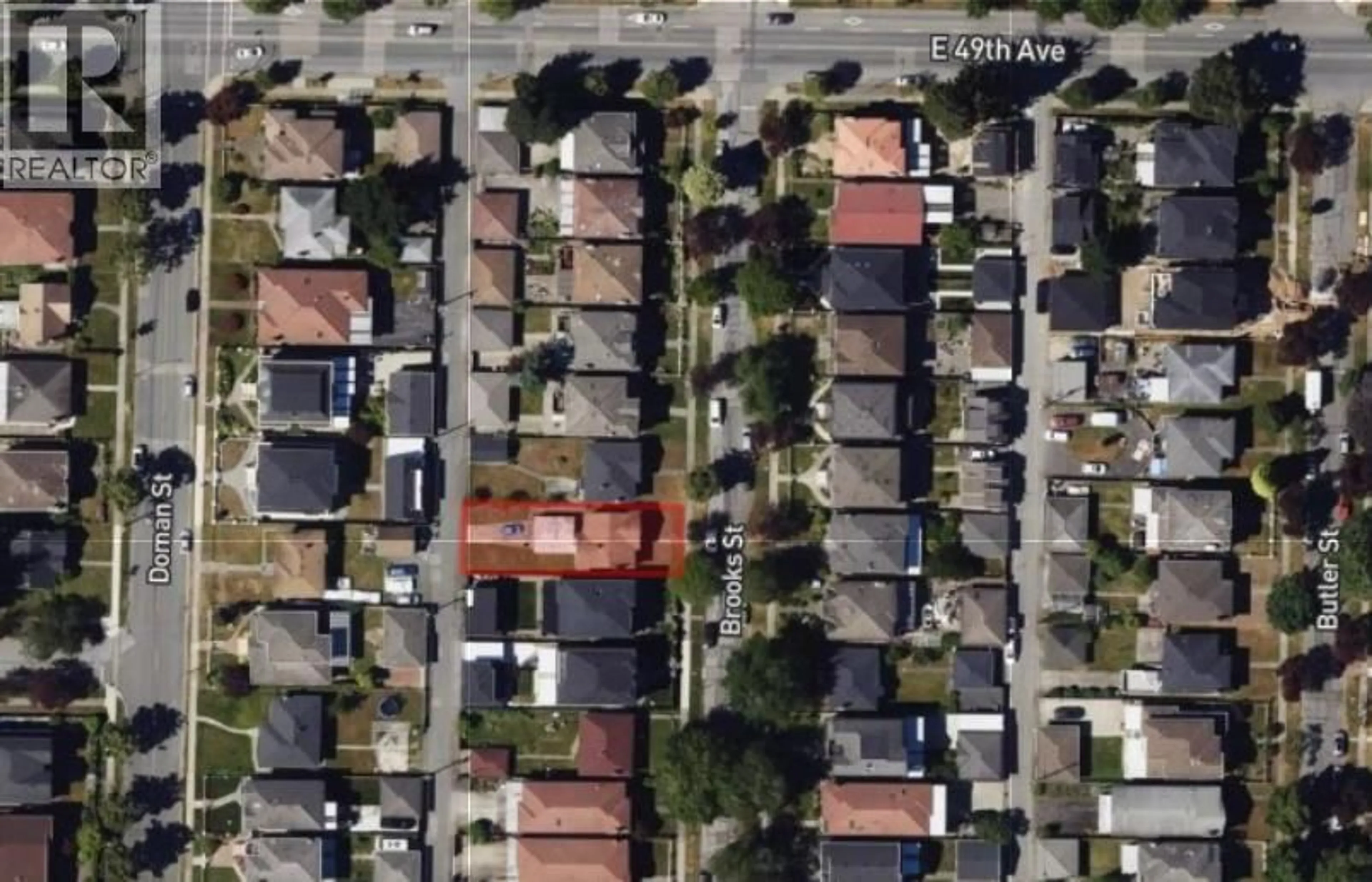 A pic from outside/outdoor area/front of a property/back of a property/a pic from drone, street for 6565 BROOKS STREET, Vancouver British Columbia V5S3J6