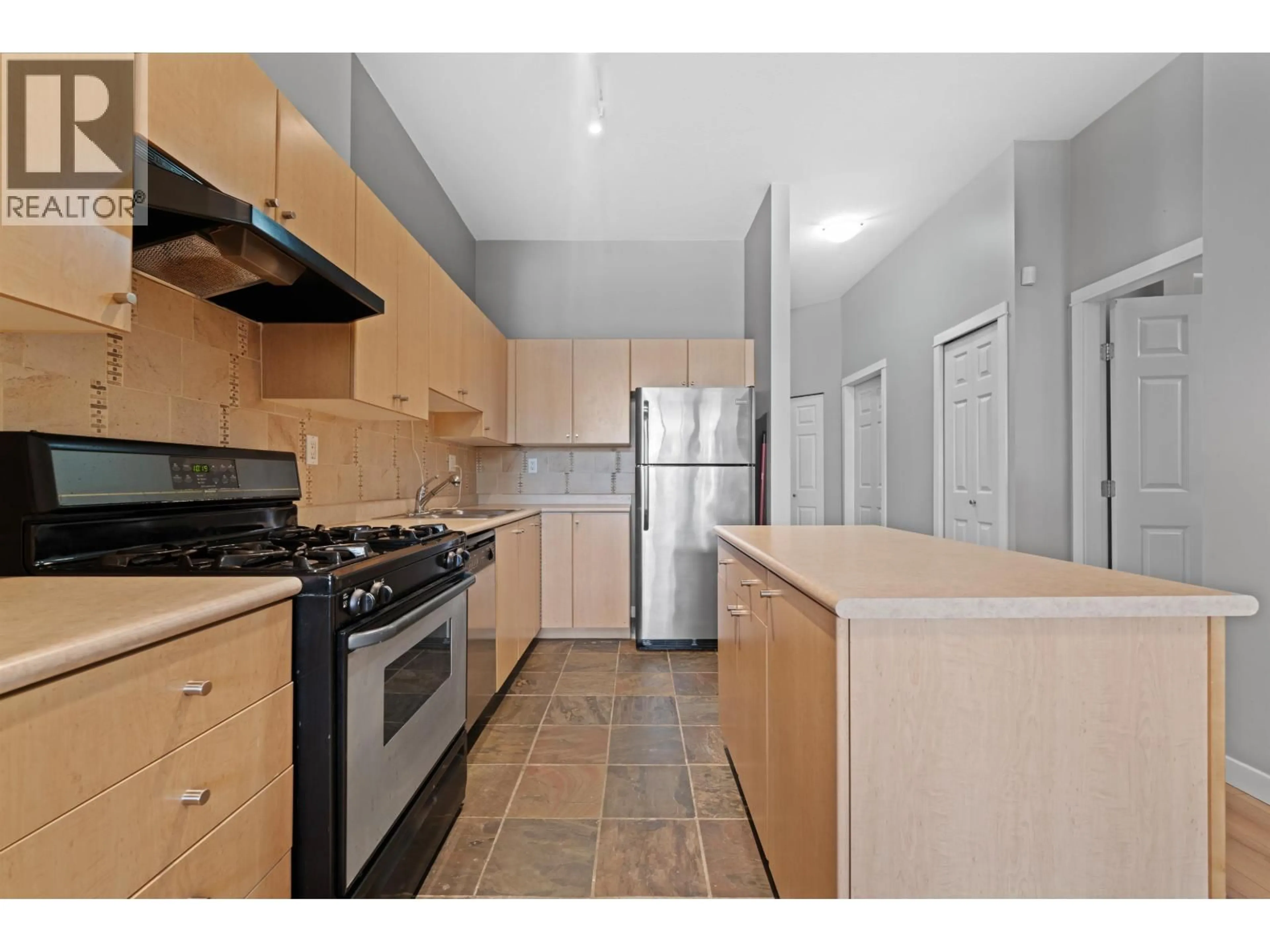 Standard kitchen, unknown for 102 - 2102 38TH AVENUE, Vancouver British Columbia V6M1R9