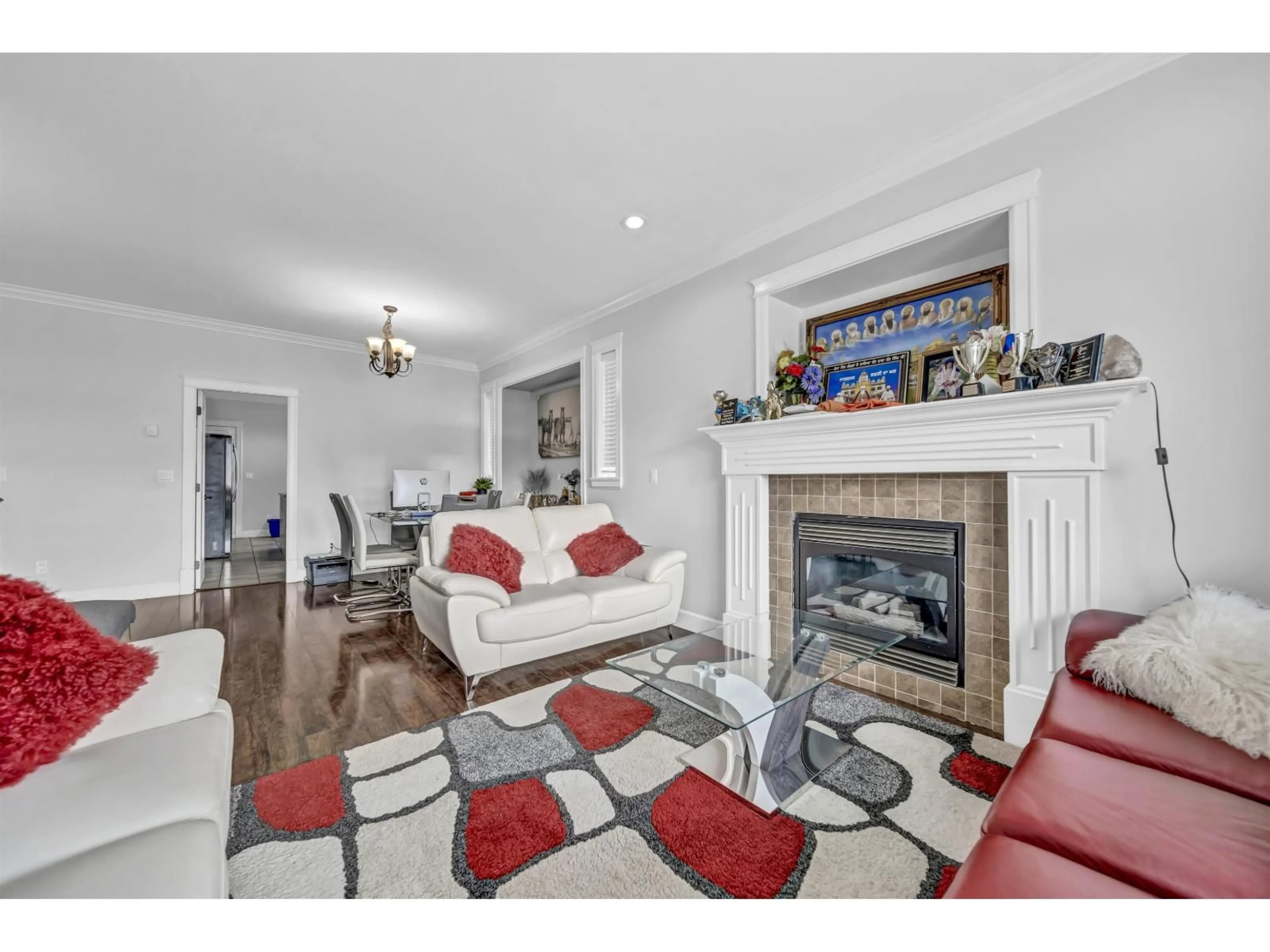 Living room with furniture, unknown for 12101 84 AVENUE, Surrey British Columbia V3W3G4