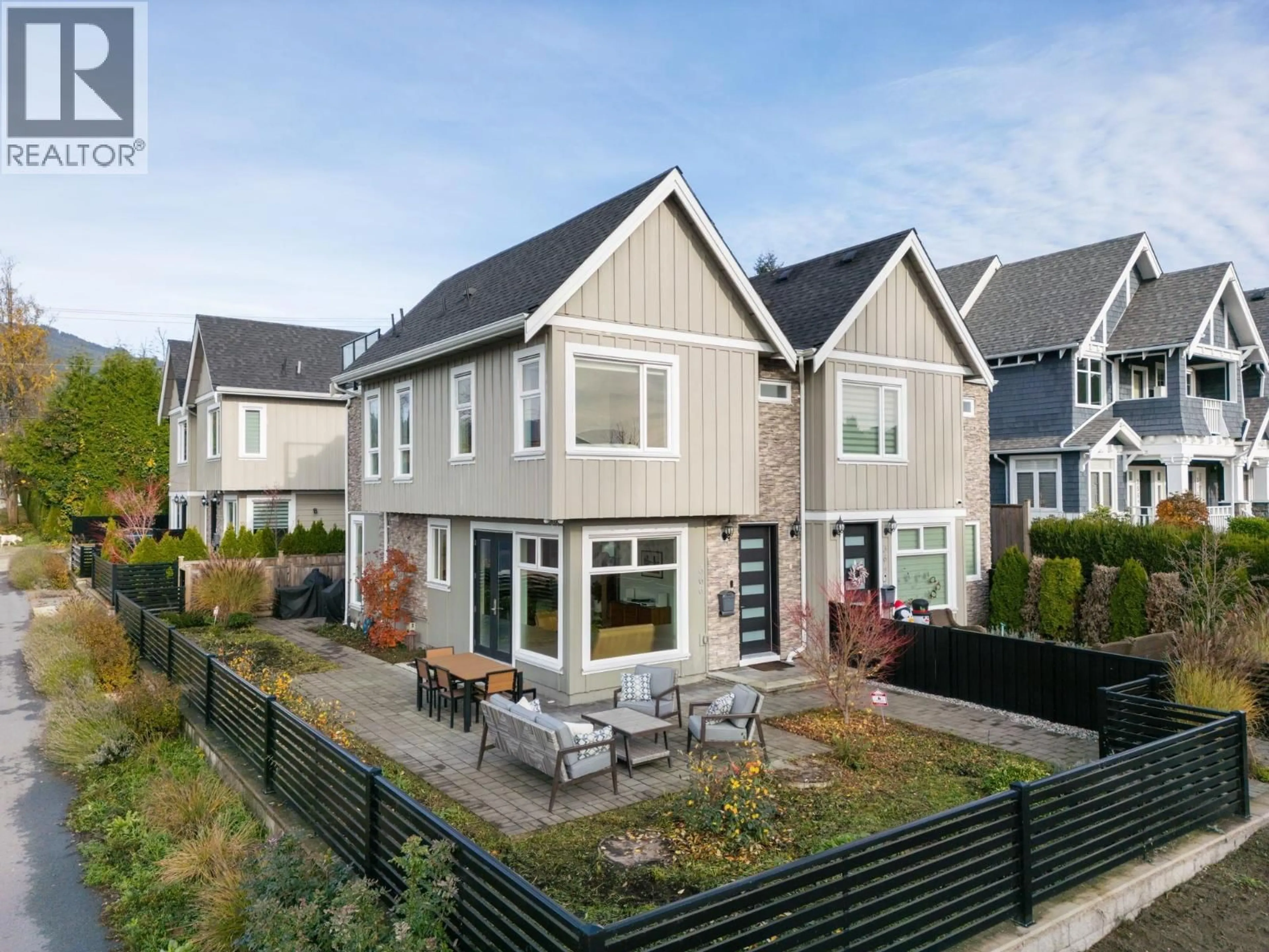 Home with vinyl exterior material, street for 366 KEITH ROAD, North Vancouver British Columbia V7M1M1