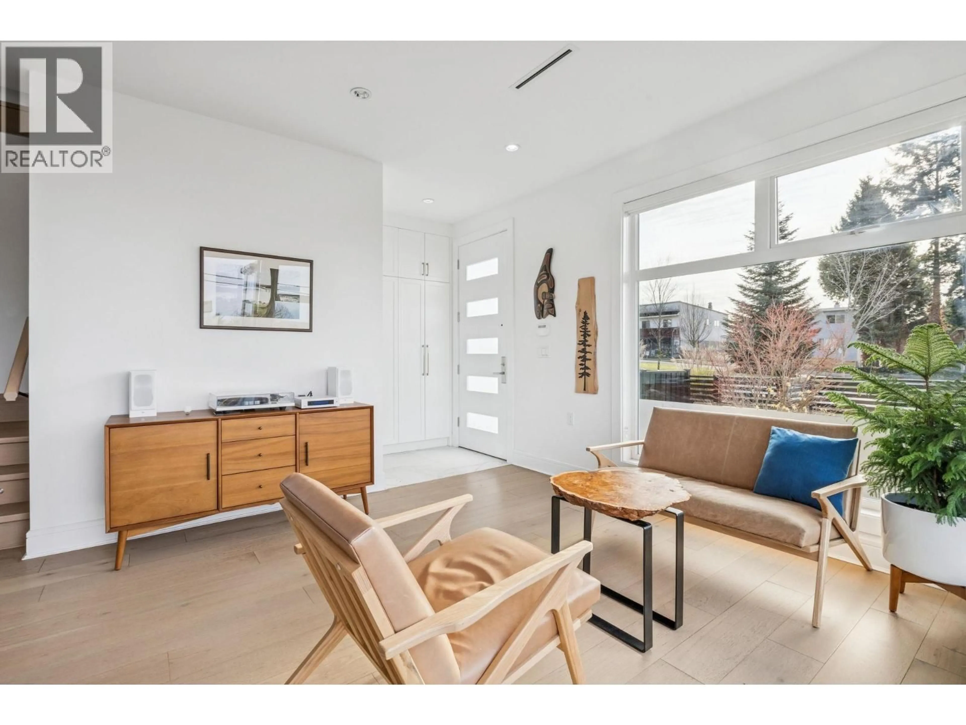 Living room with furniture, unknown for 366 KEITH ROAD, North Vancouver British Columbia V7M1M1