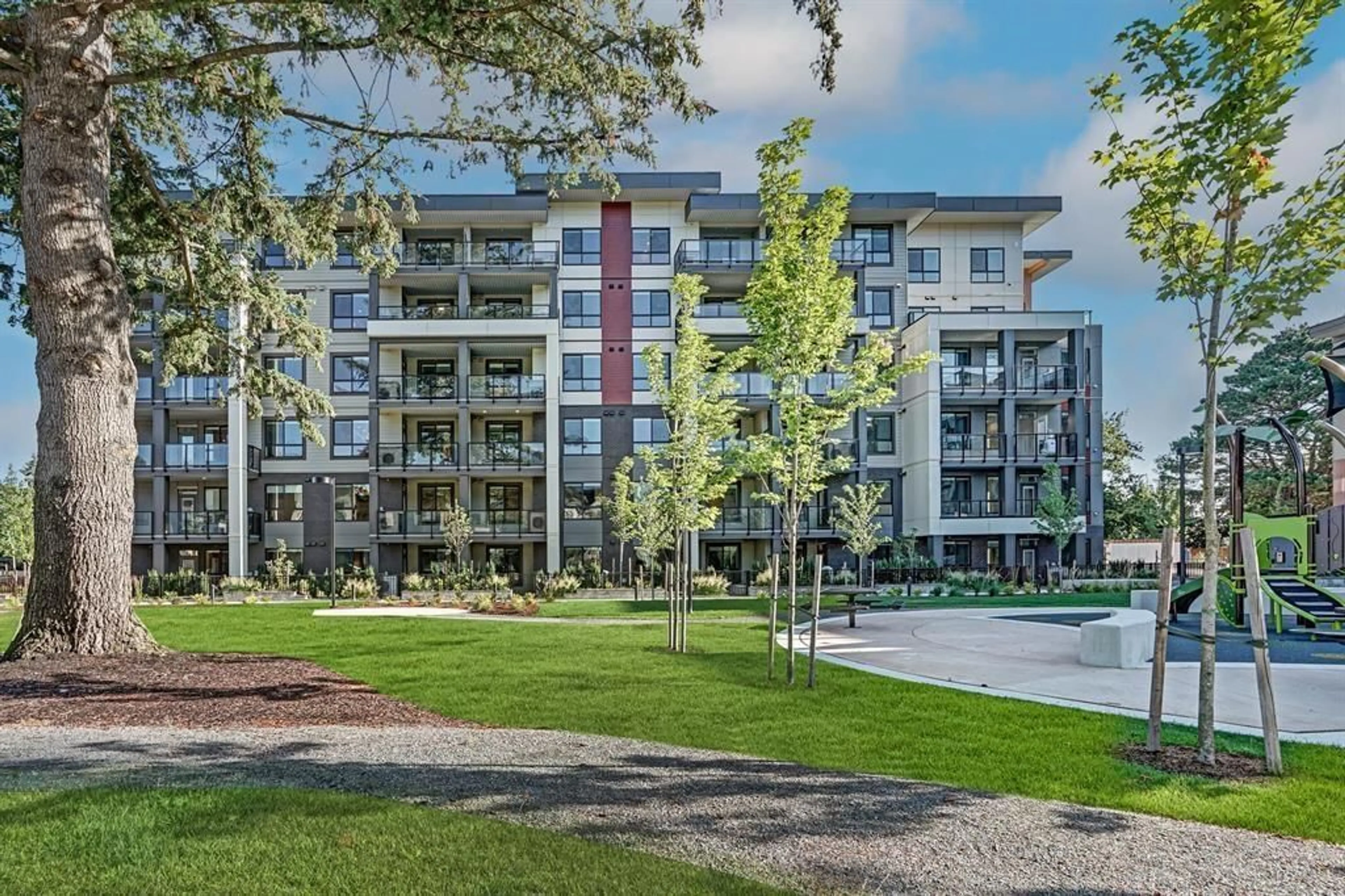 A pic from outside/outdoor area/front of a property/back of a property/a pic from drone, unknown for 612 - 45505 CAMPUS DRIVE, Chilliwack British Columbia V2R6L2