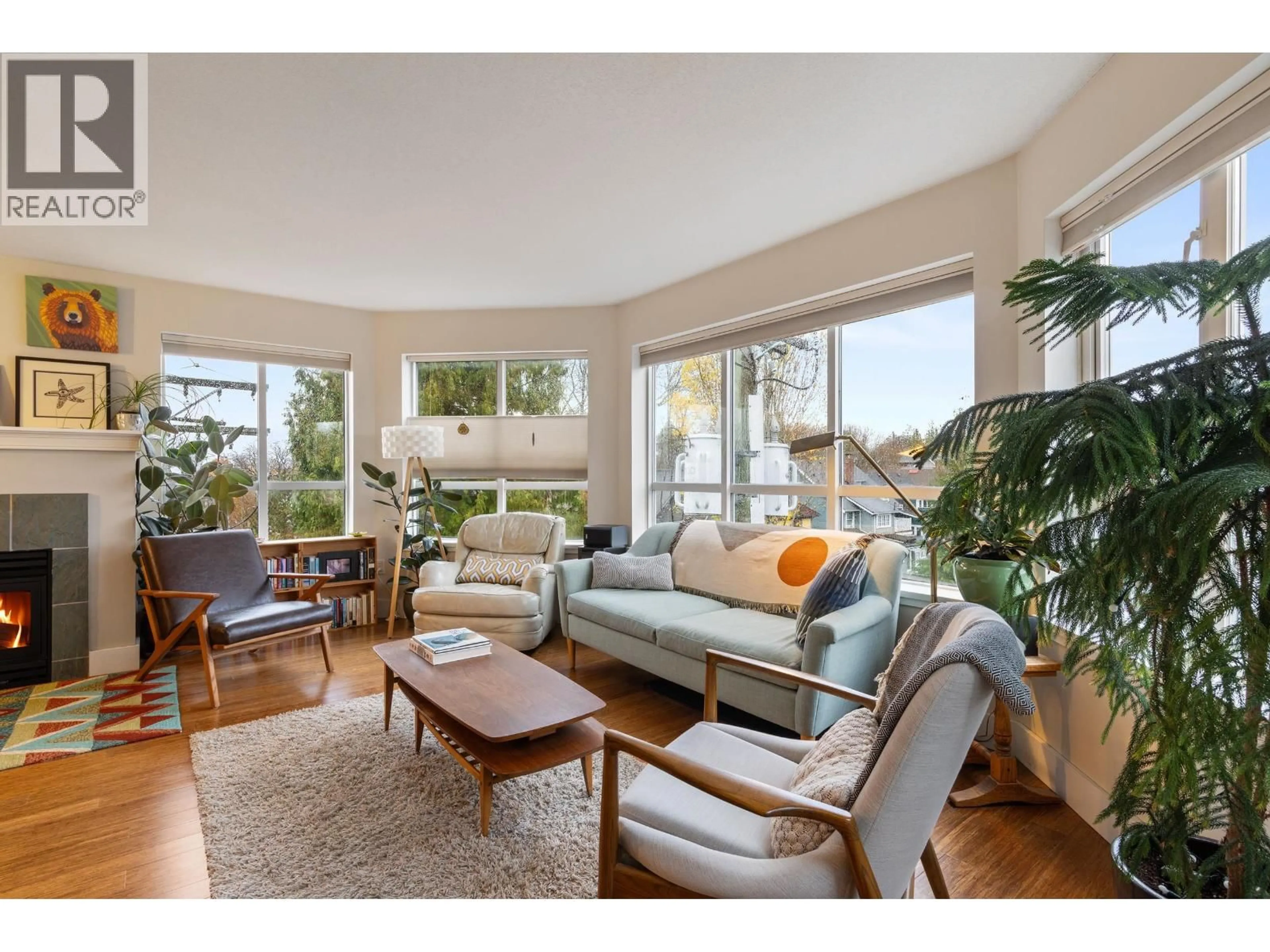 Living room with furniture, unknown for 317 - 1707 CHARLES STREET, Vancouver British Columbia V5L2T6