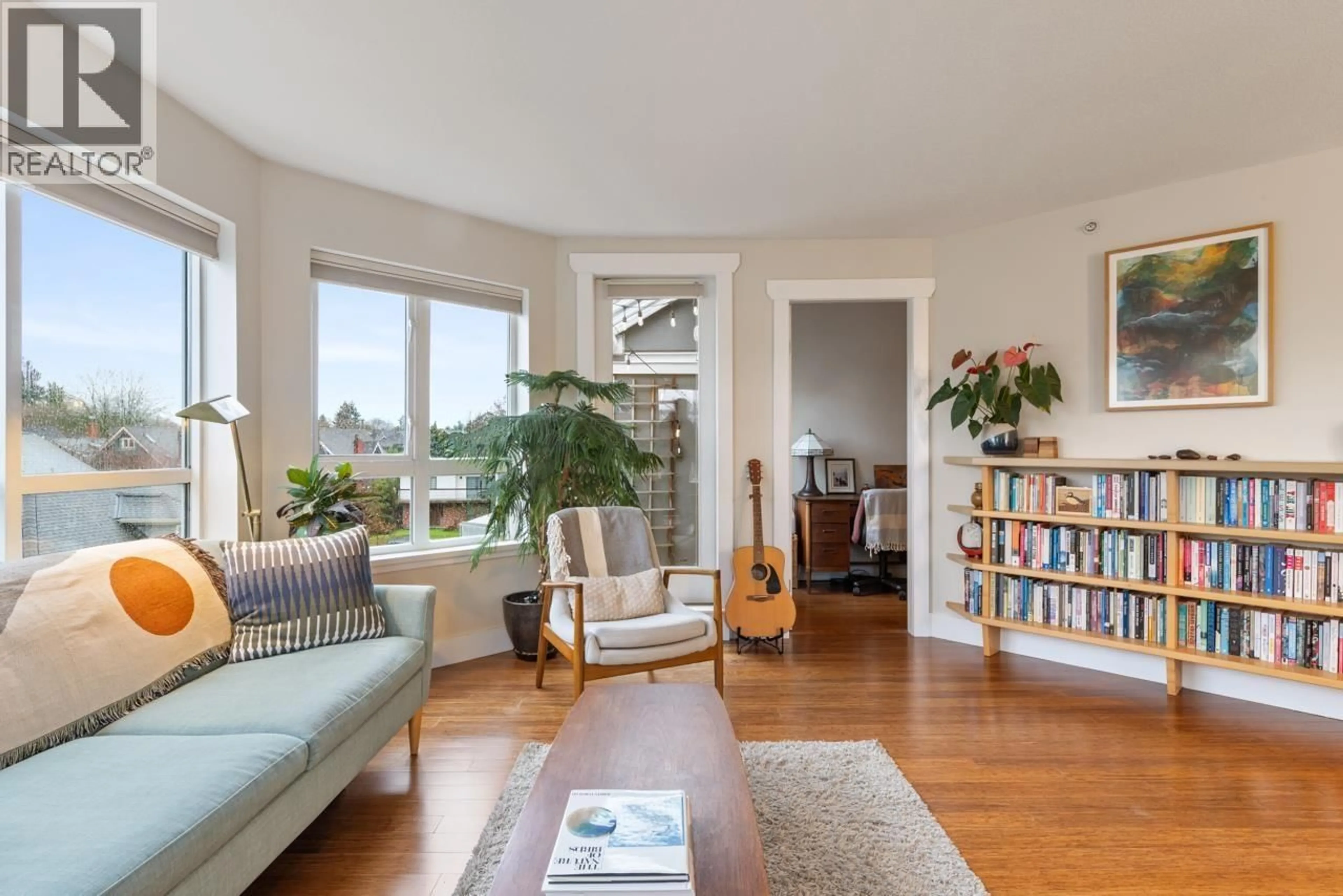 Living room with furniture, unknown for 317 - 1707 CHARLES STREET, Vancouver British Columbia V5L2T6