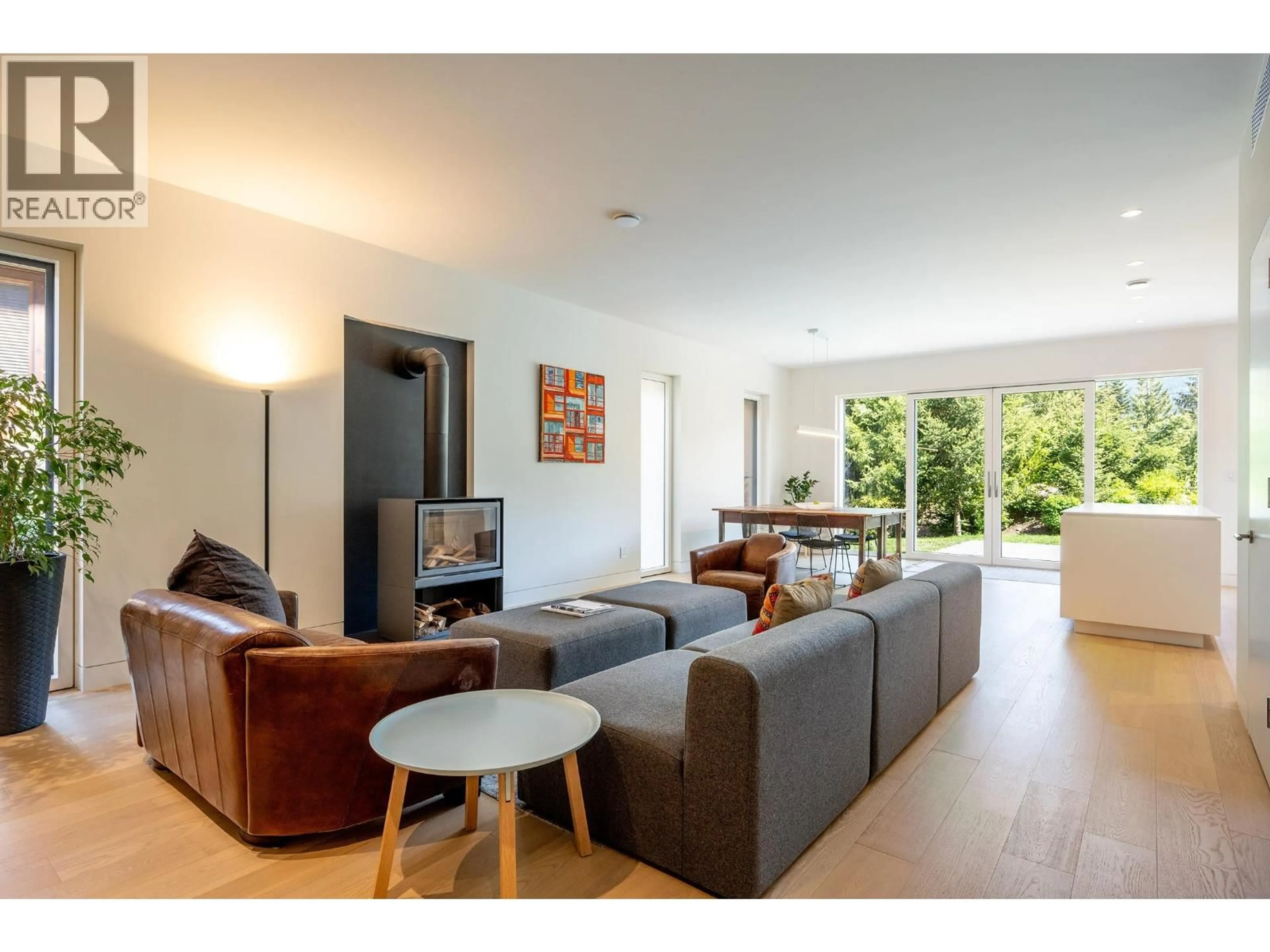 Living room with furniture, wood/laminate floor for 6187 EAGLE DRIVE, Whistler British Columbia V8E0C6