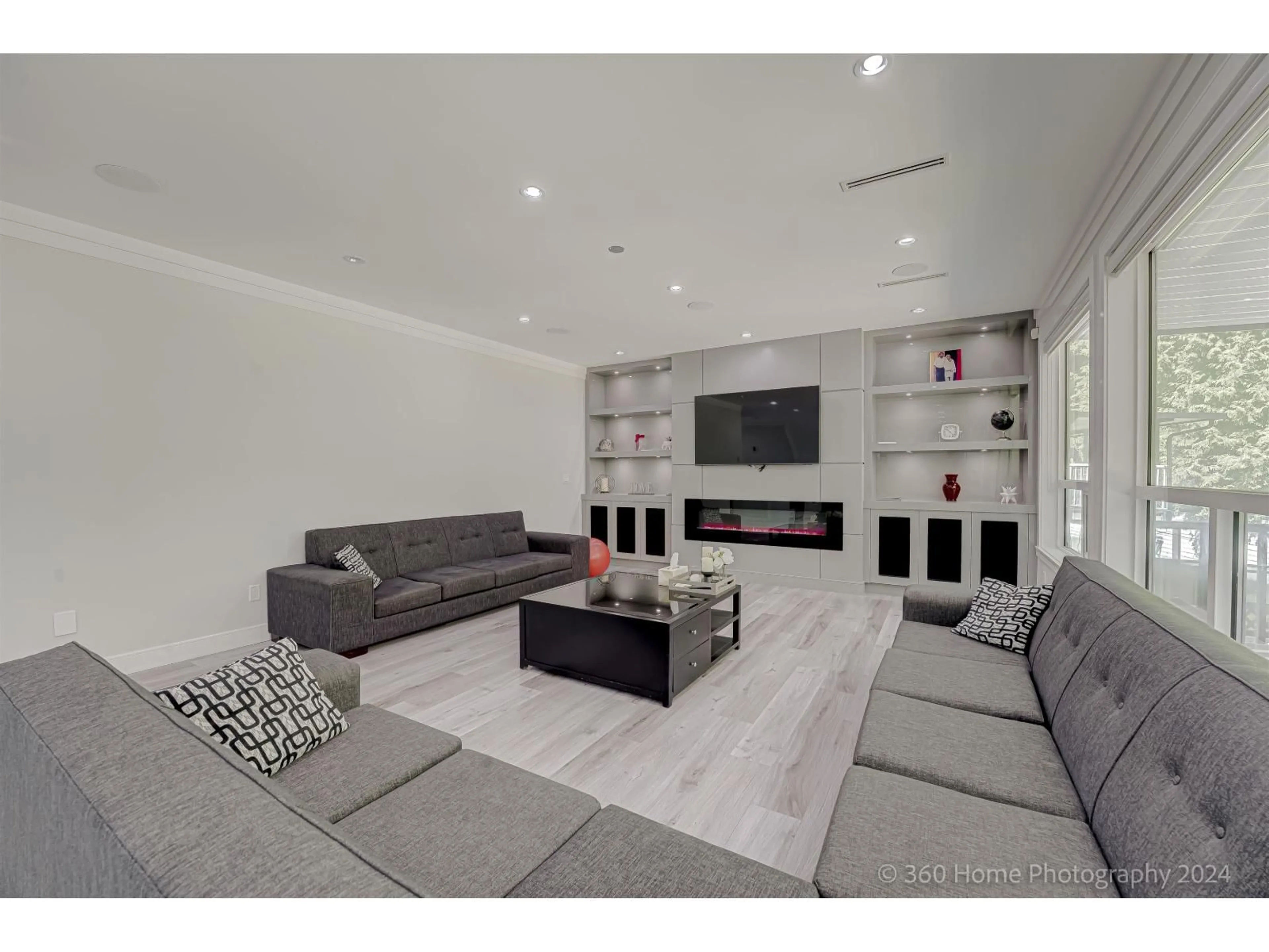 Living room with furniture, unknown for 9093 BUCHANAN PLACE, Surrey British Columbia V3V6E4