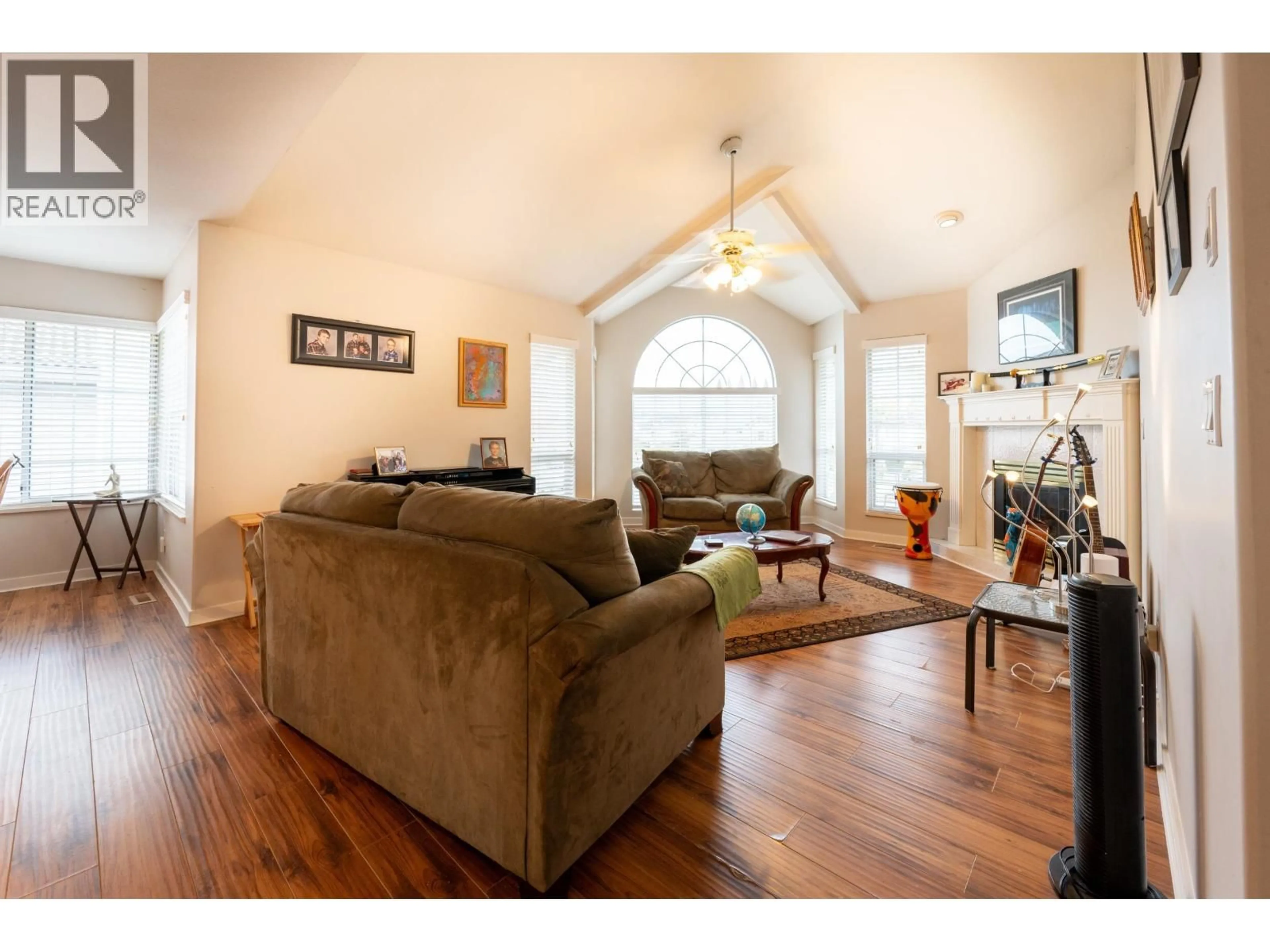Living room with furniture, wood/laminate floor for 102 VISCOUNT PLACE, New Westminster British Columbia V3M6L4
