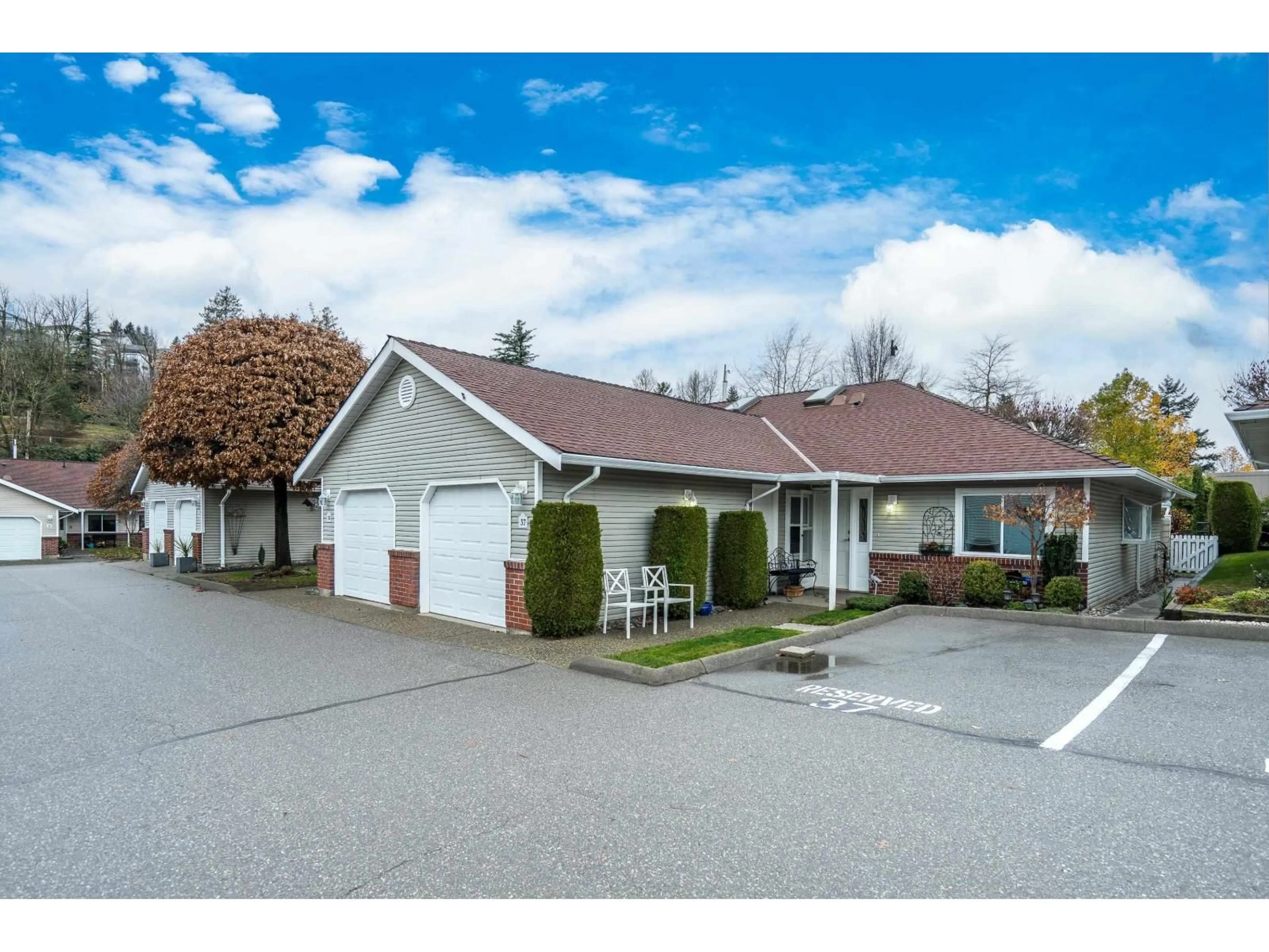 A pic from outside/outdoor area/front of a property/back of a property/a pic from drone, street for 37 - 2081 WINFIELD DRIVE, Abbotsford British Columbia V3G1C7