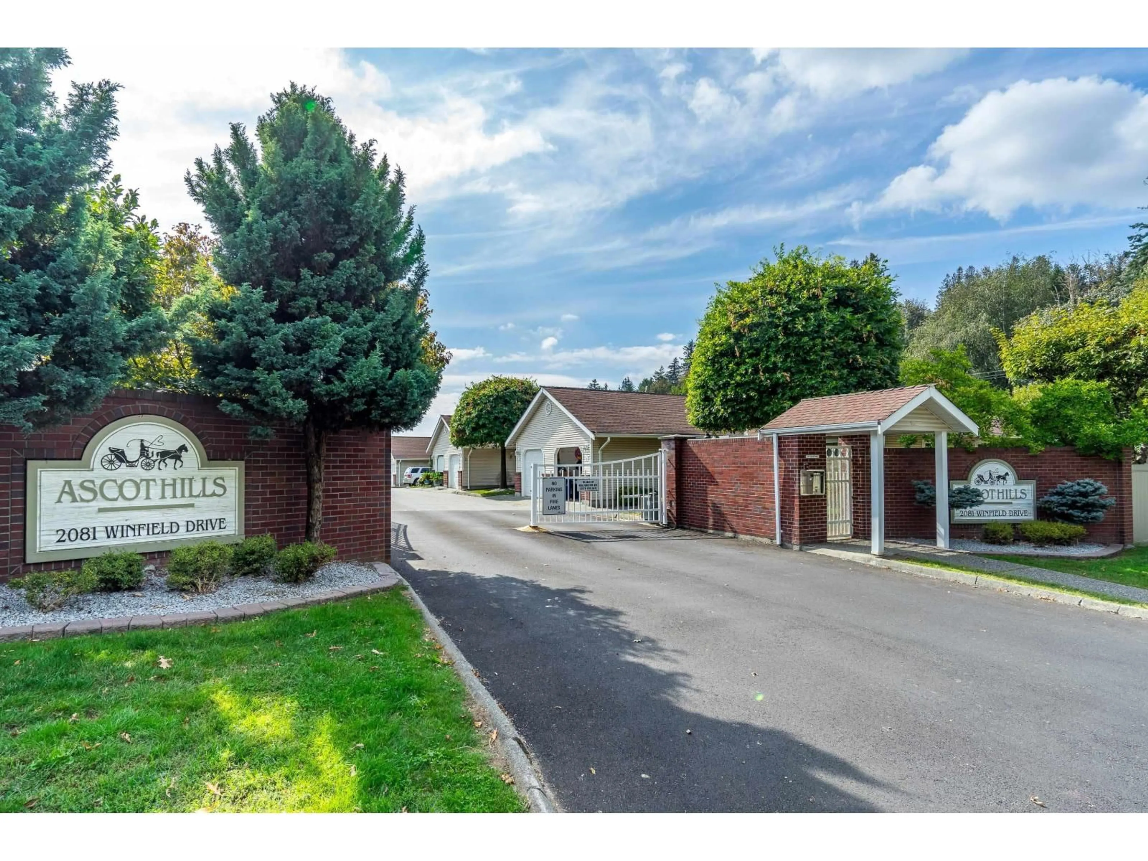 A pic from outside/outdoor area/front of a property/back of a property/a pic from drone, mountain view for 37 - 2081 WINFIELD DRIVE, Abbotsford British Columbia V3G1C7