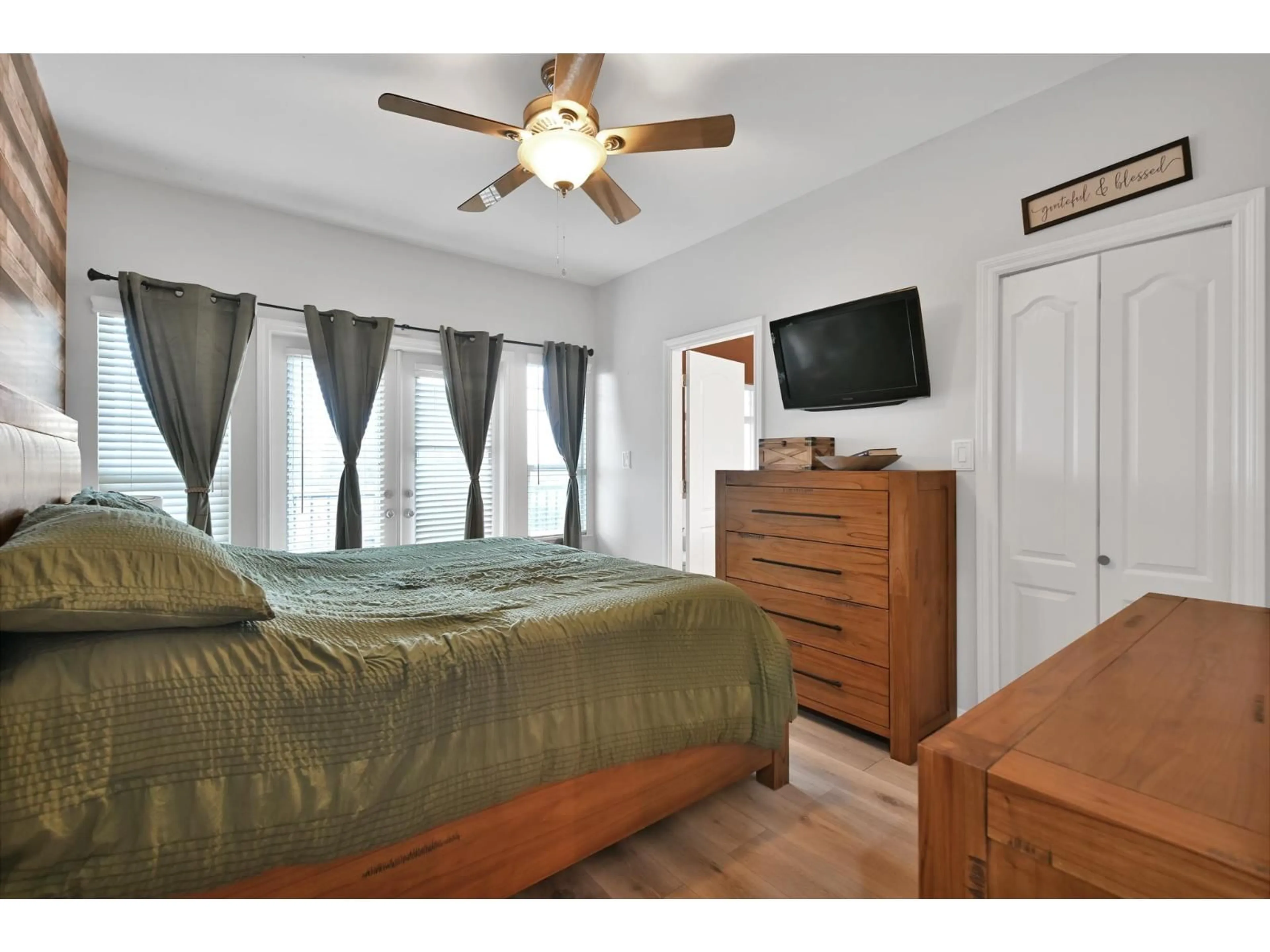 Bedroom with bed, unknown for 8021 MELBURN DRIVE, Mission British Columbia V2V7B6