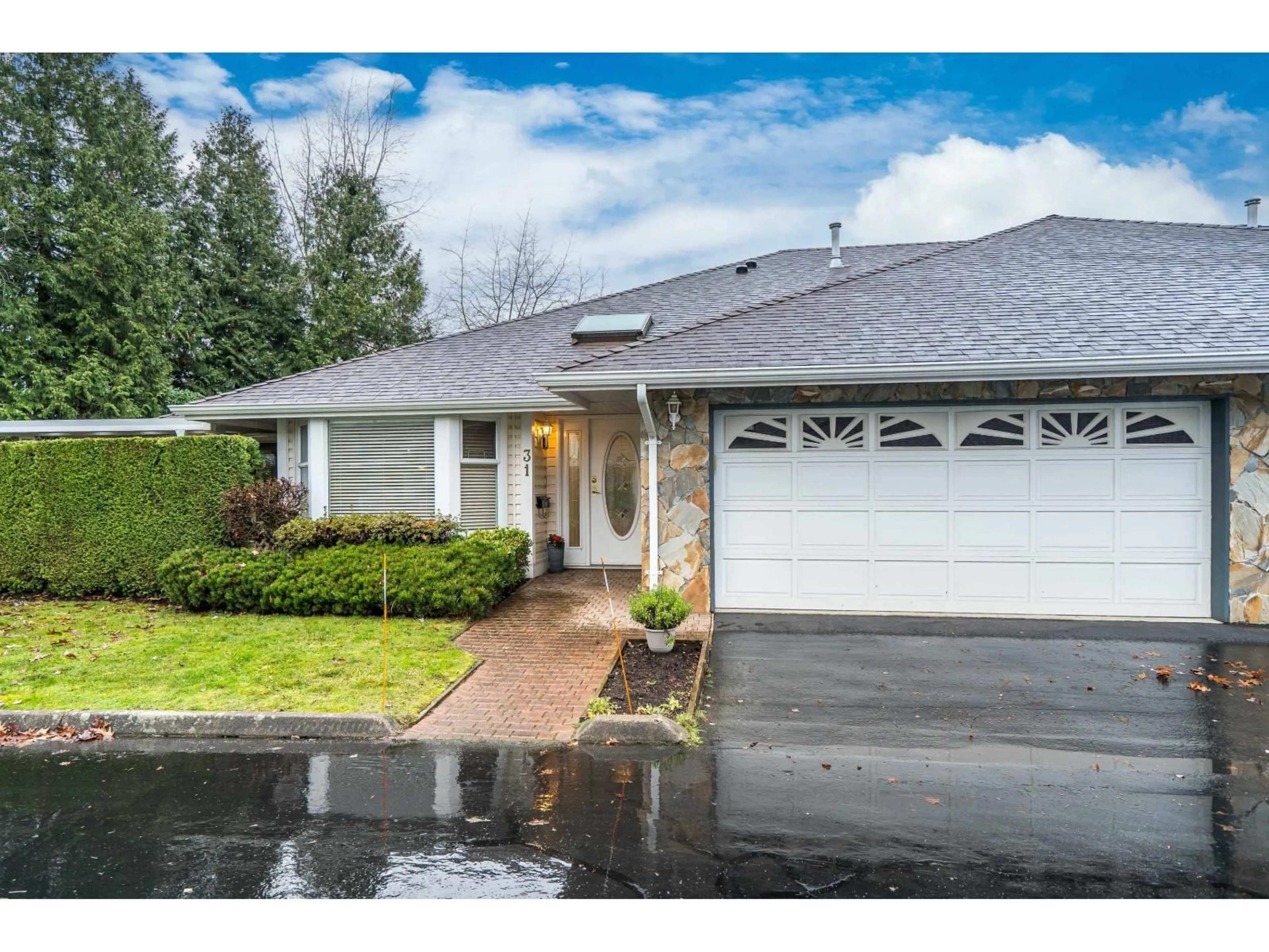 Indoor garage for 31 - 21746 52 AVENUE, Langley British Columbia V2Y1L4