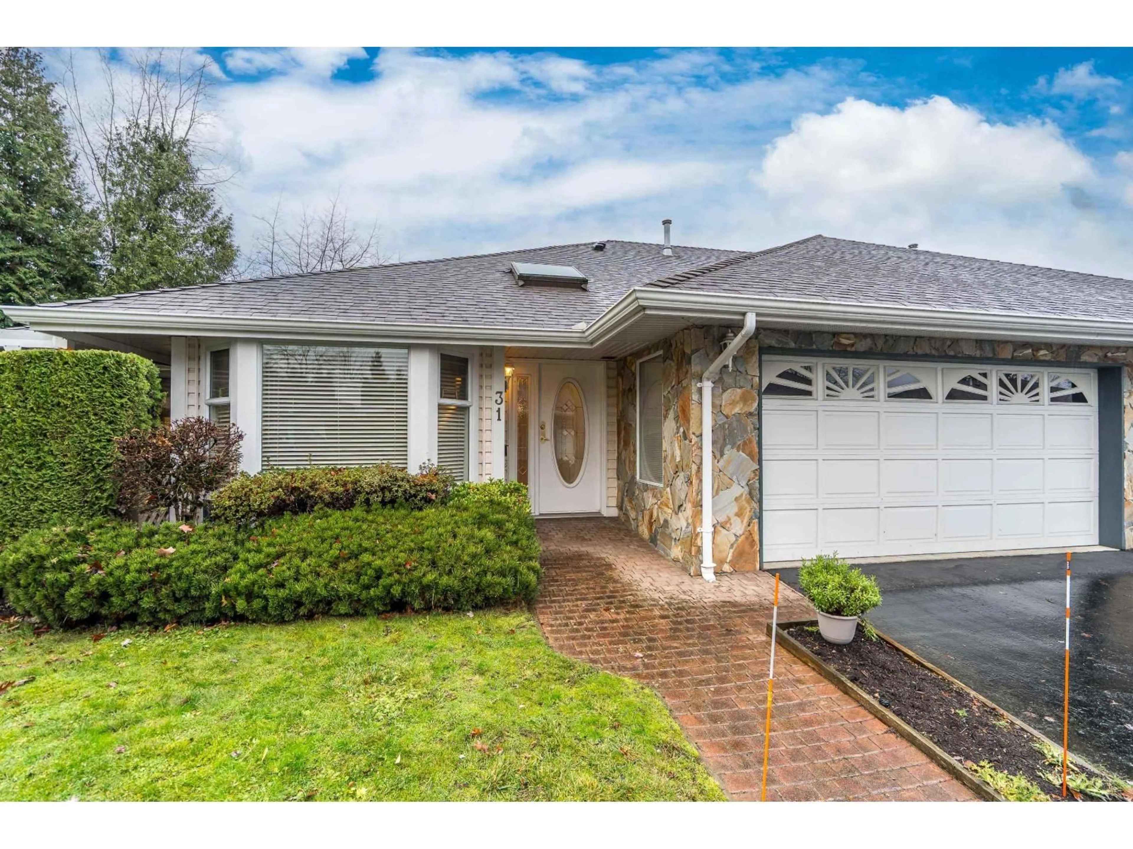 Home with vinyl exterior material, street for 31 - 21746 52 AVENUE, Langley British Columbia V2Y1L4