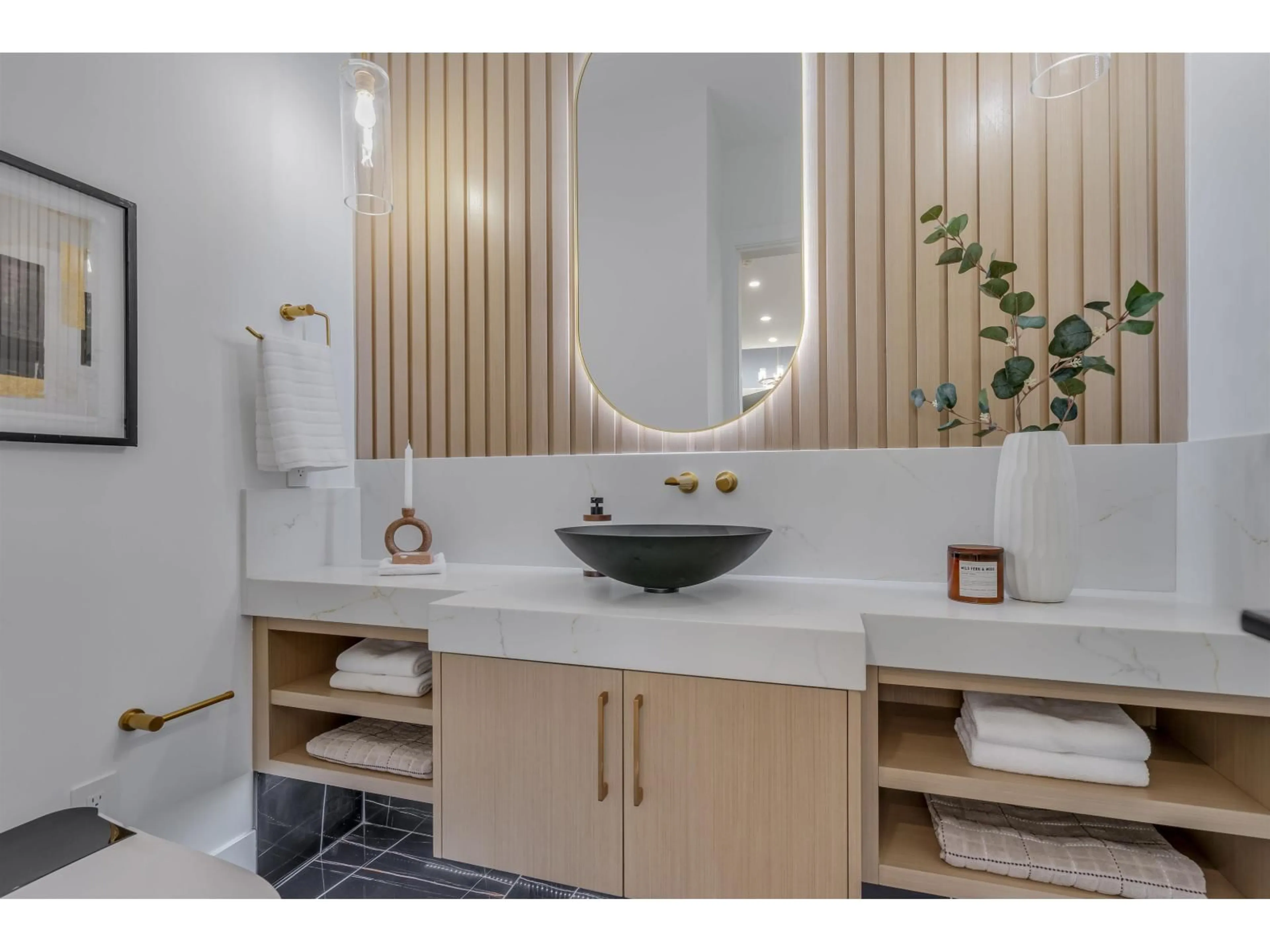 Contemporary bathroom, ceramic/tile floor for 16647 18 AVENUE, Surrey British Columbia V3Z9X5