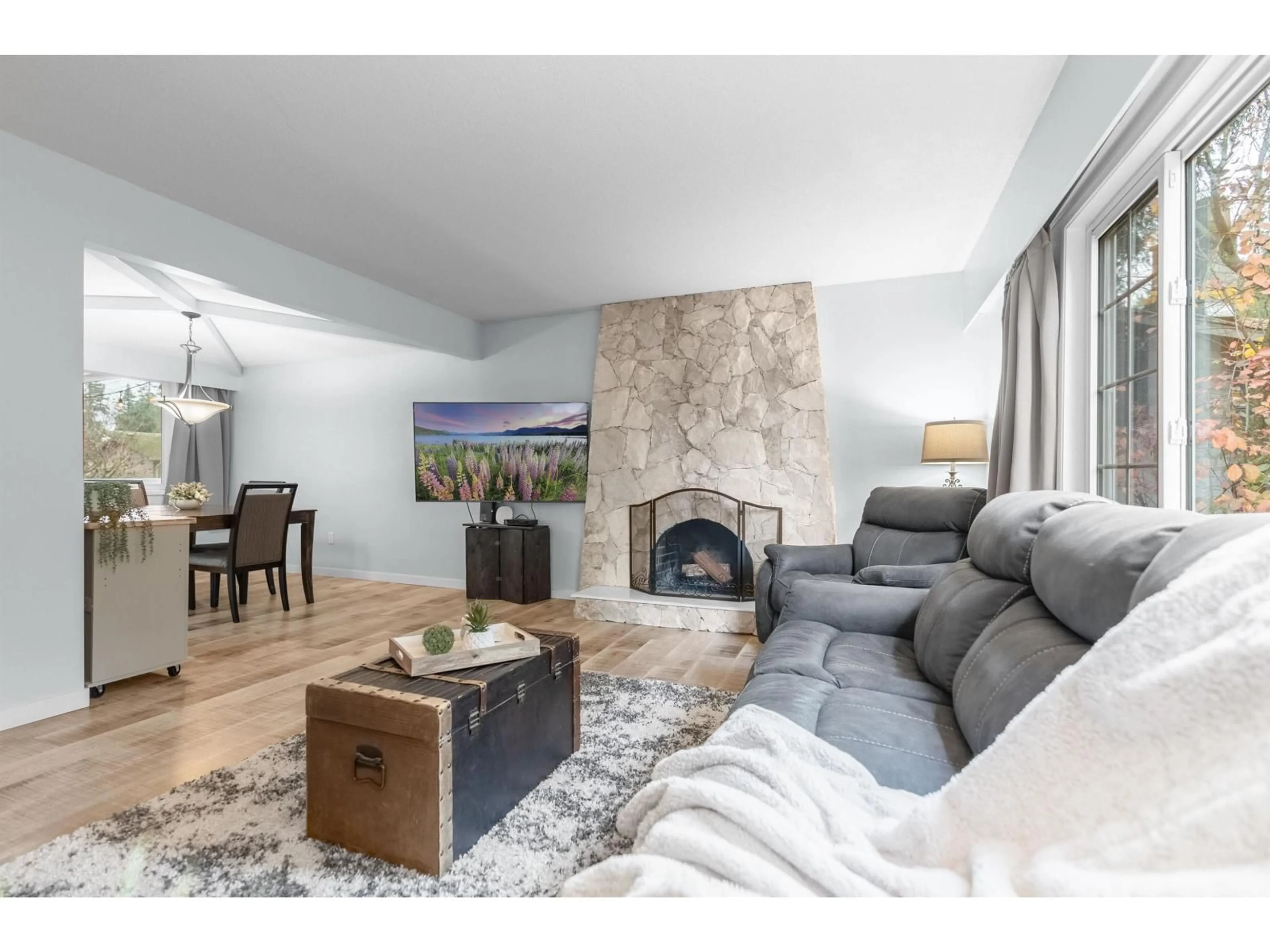 Living room with furniture, unknown for 4540 198B STREET, Langley British Columbia V3A1H5