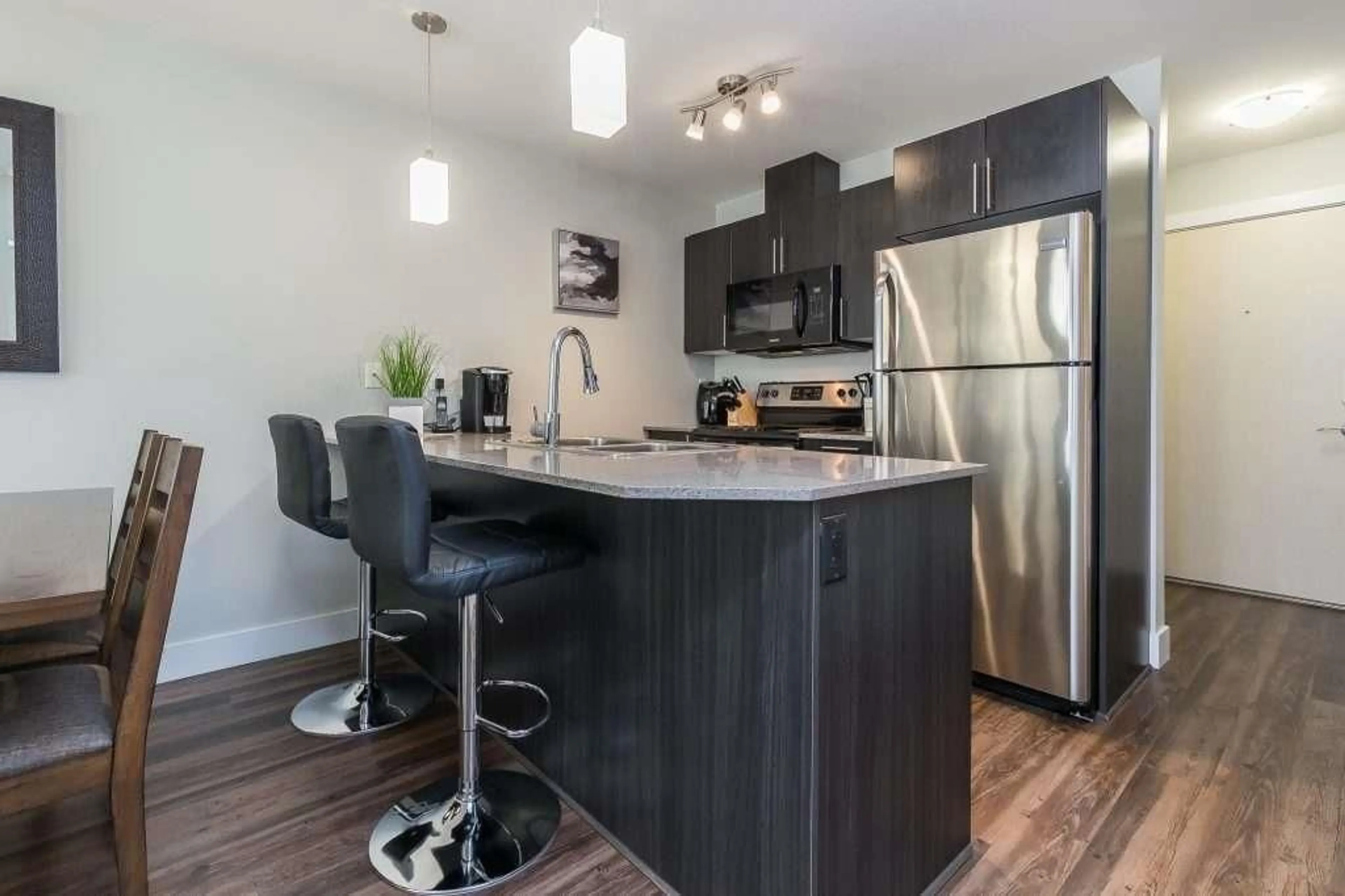 Open concept kitchen, wood/laminate floor for 415 - 2565 CAMPBELL AVENUE, Abbotsford British Columbia V2S0E3