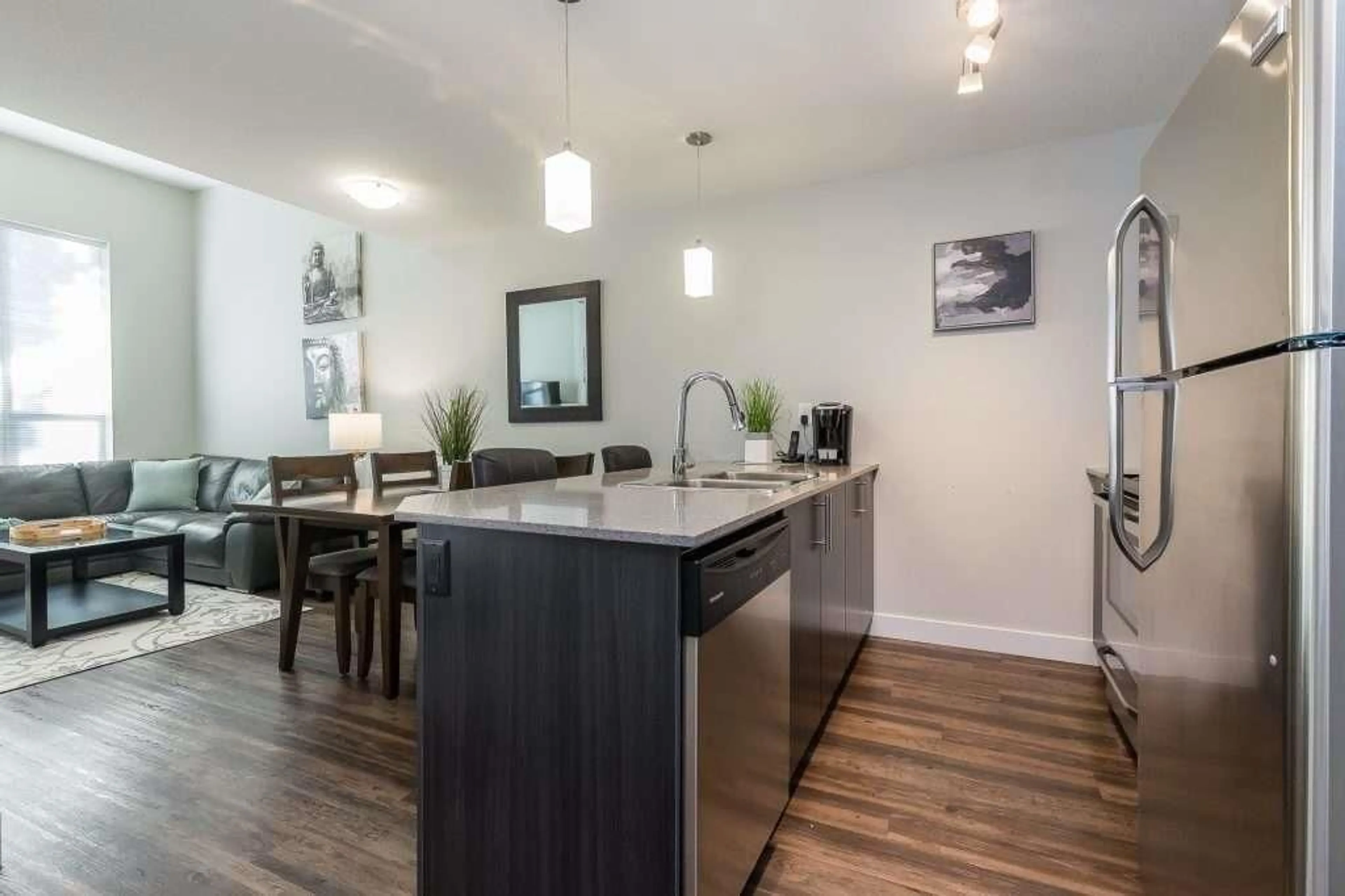 Open concept kitchen, wood/laminate floor for 415 - 2565 CAMPBELL AVENUE, Abbotsford British Columbia V2S0E3