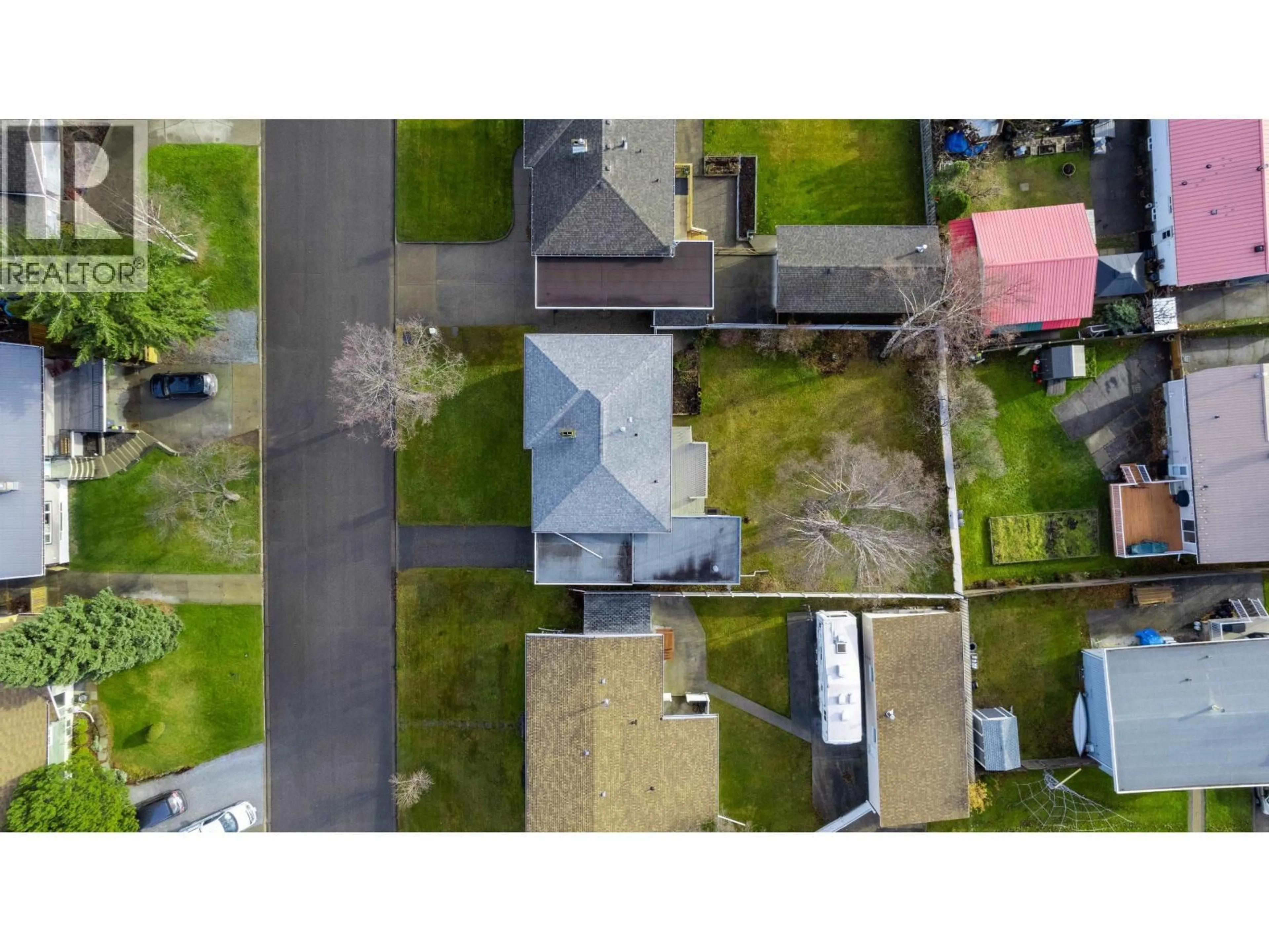 A pic from outside/outdoor area/front of a property/back of a property/a pic from drone, street for 1081 DAVIE AVENUE, Prince George British Columbia V2M4G5