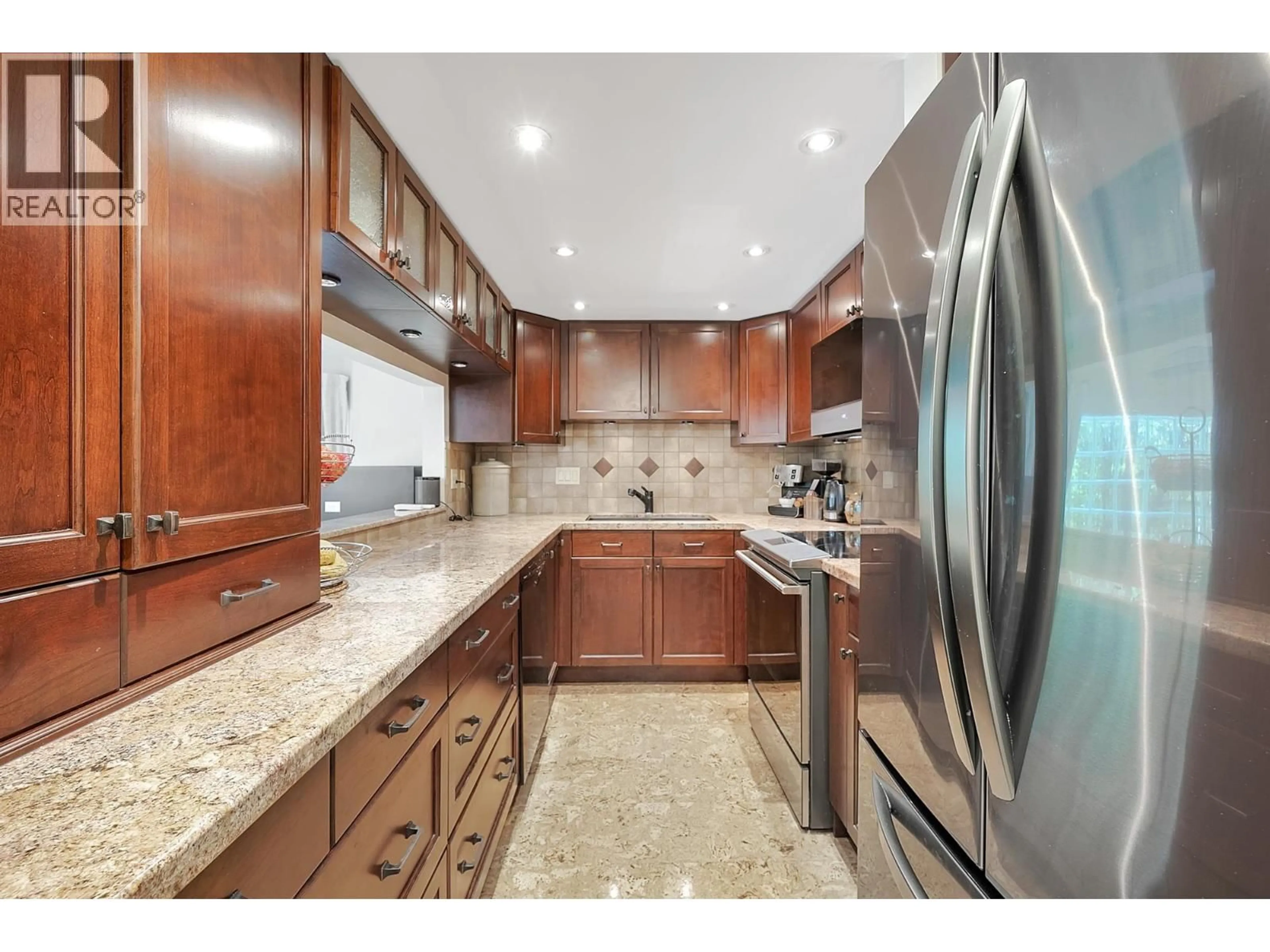 Unknown for 2217 OAK STREET, Vancouver British Columbia V6H3W6