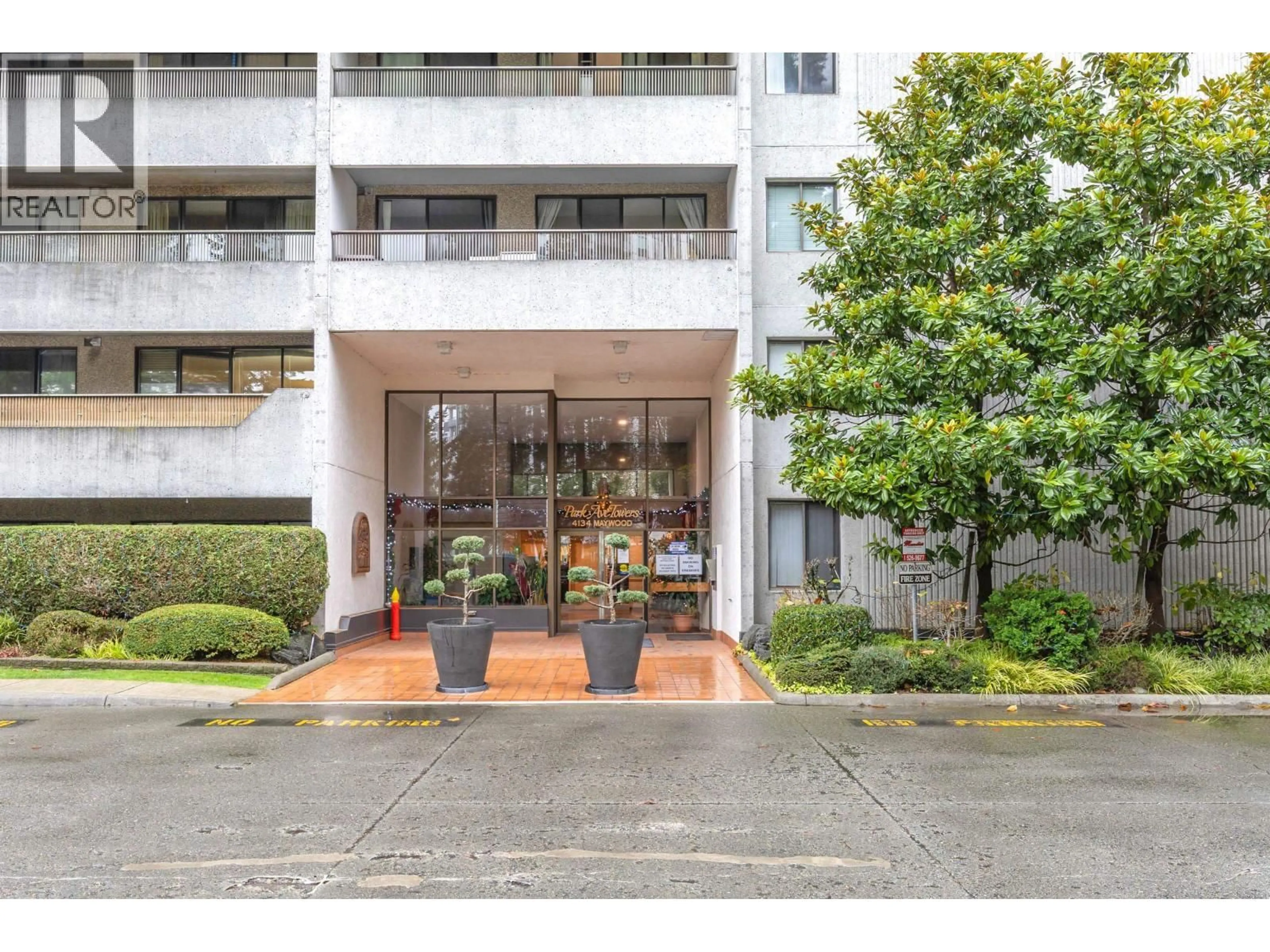 Indoor foyer for 1502 - 4134 MAYWOOD STREET, Burnaby British Columbia V5H4C9