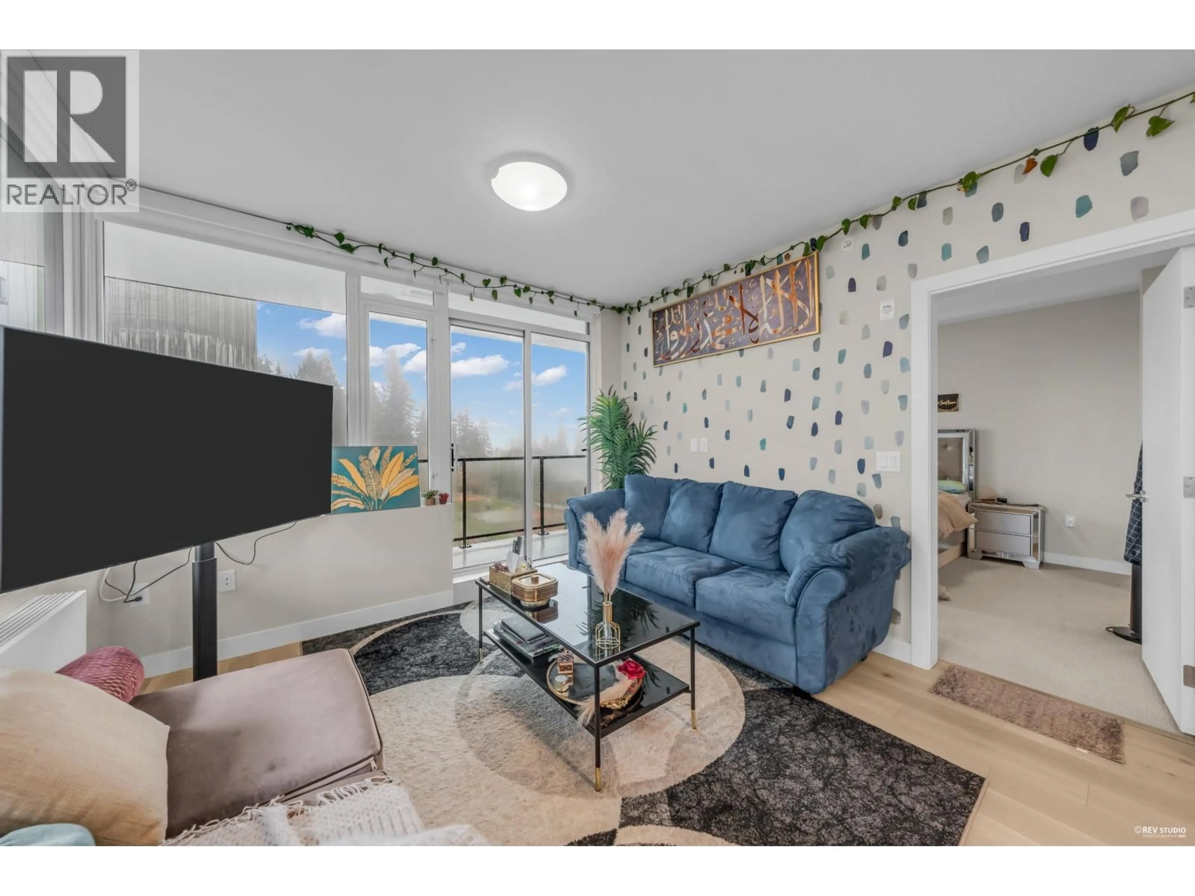 Living room with furniture, unknown for 702 - 8725 UNIVERSITY CRESCENT, Burnaby British Columbia V5A4Y8