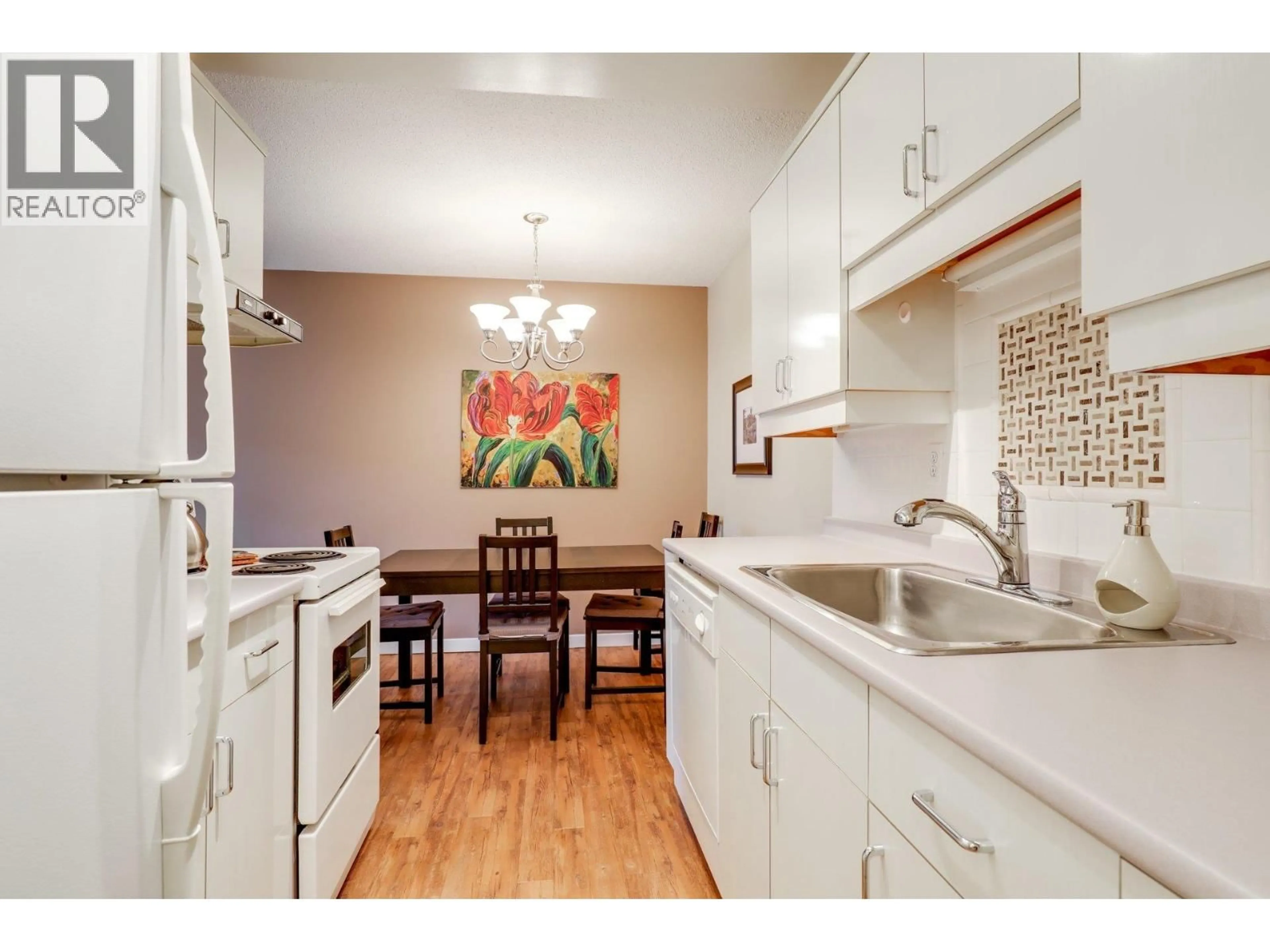 Standard kitchen, unknown for 302 - 330 1ST STREET, North Vancouver British Columbia V7L1B5