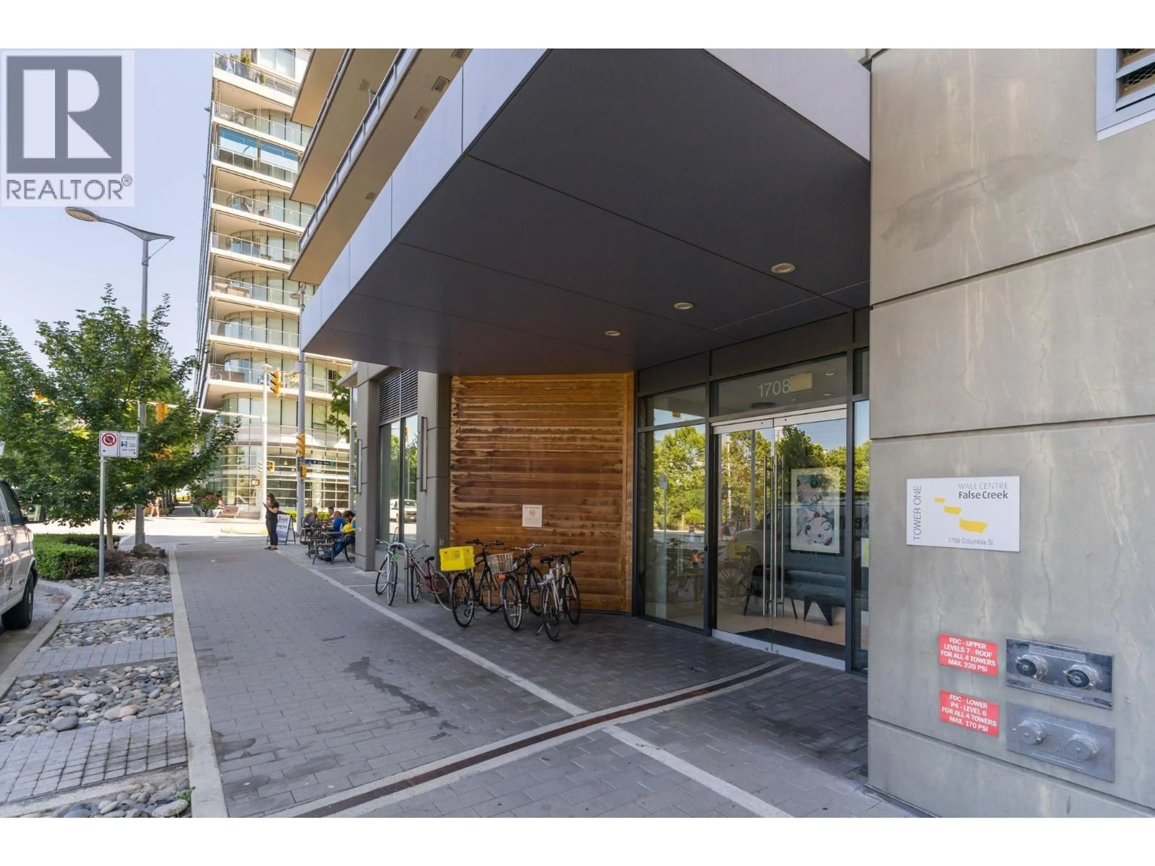 Indoor foyer for 605 - 1708 COLUMBIA STREET, Vancouver British Columbia V5Y0H7