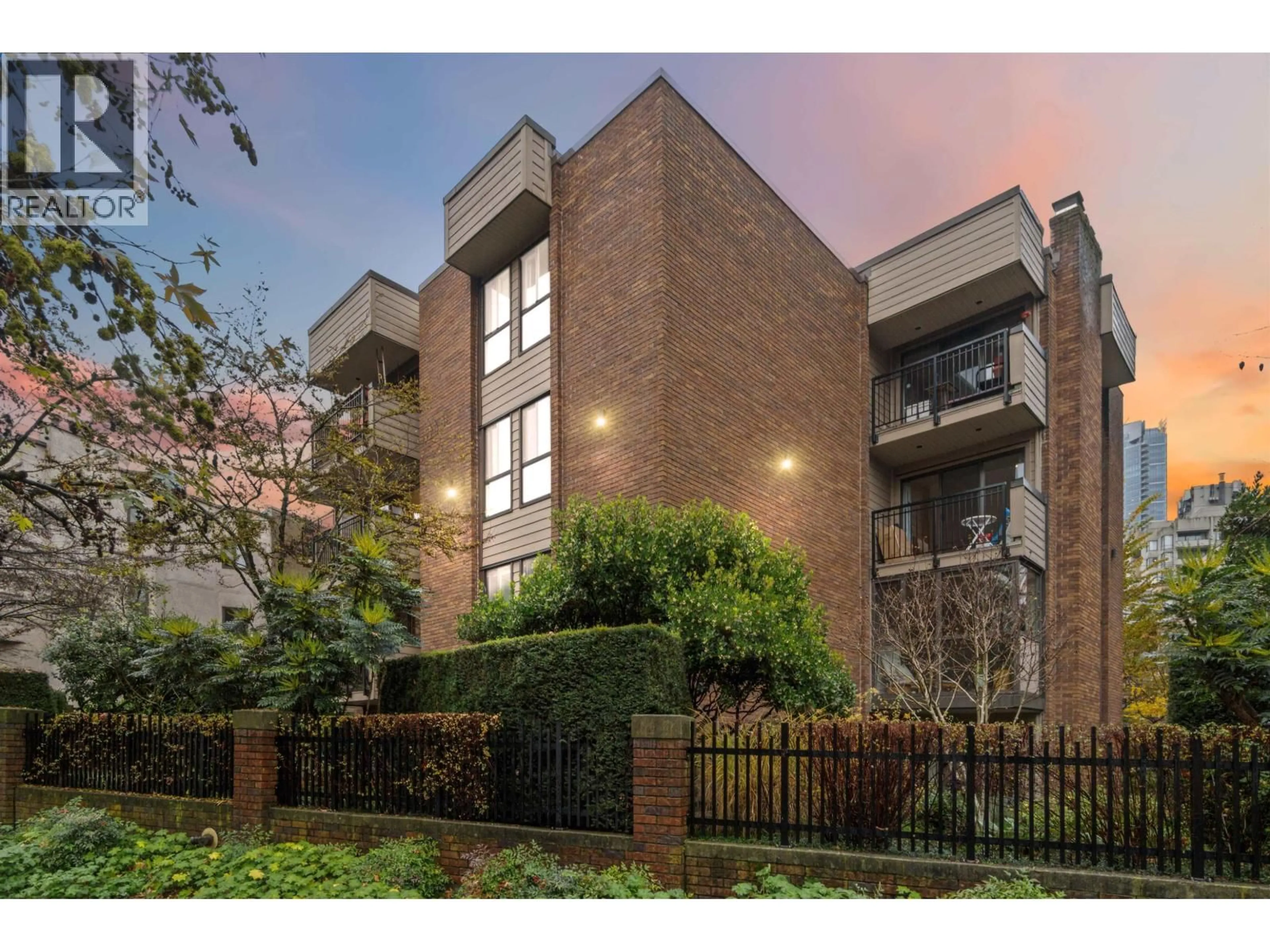 A pic from outside/outdoor area/front of a property/back of a property/a pic from drone, unknown for 405 - 1157 NELSON STREET, Vancouver British Columbia V6E1J3