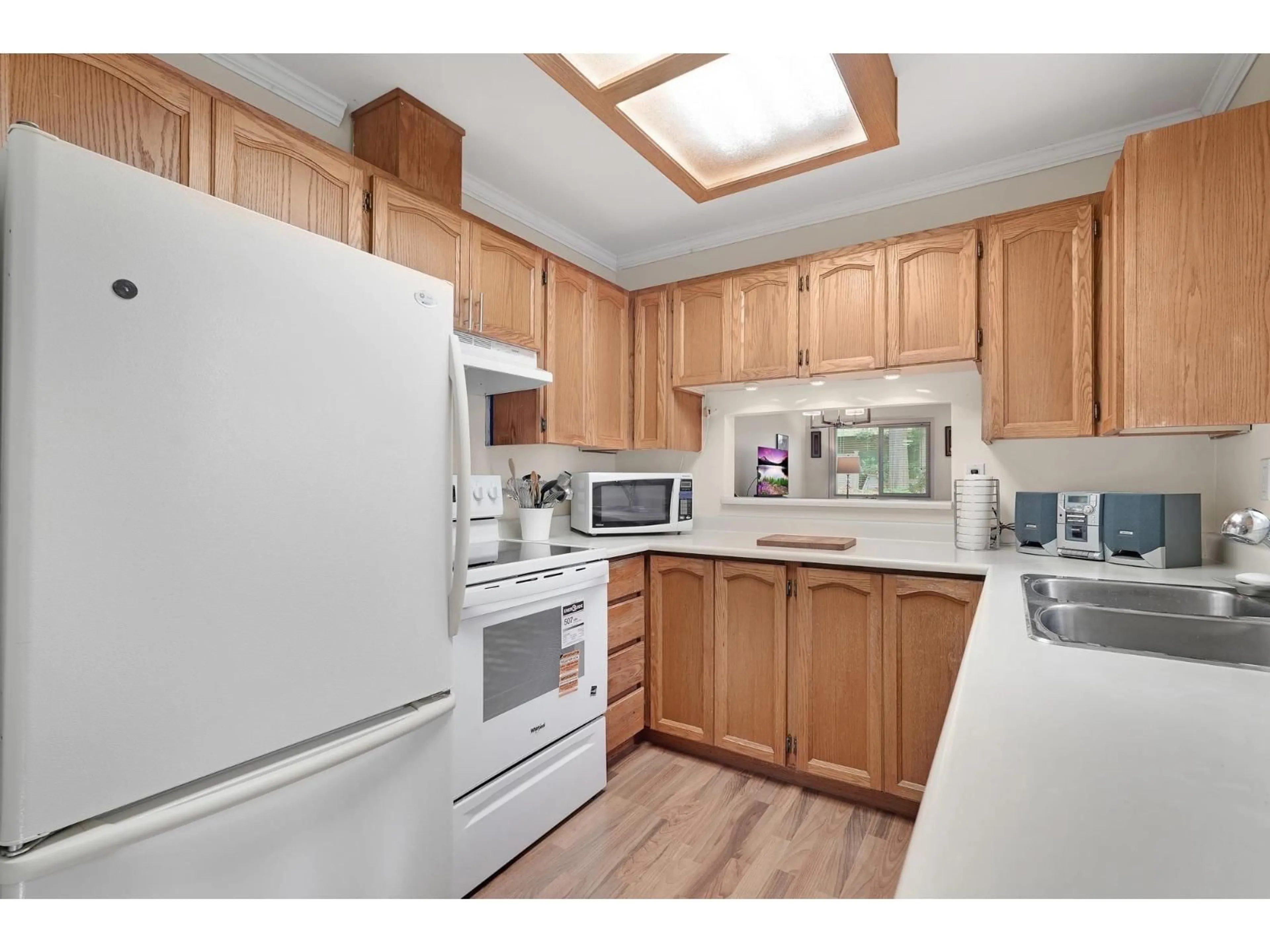 Standard kitchen, unknown for 51 - 1400 164 STREET, Surrey British Columbia V4A8V7