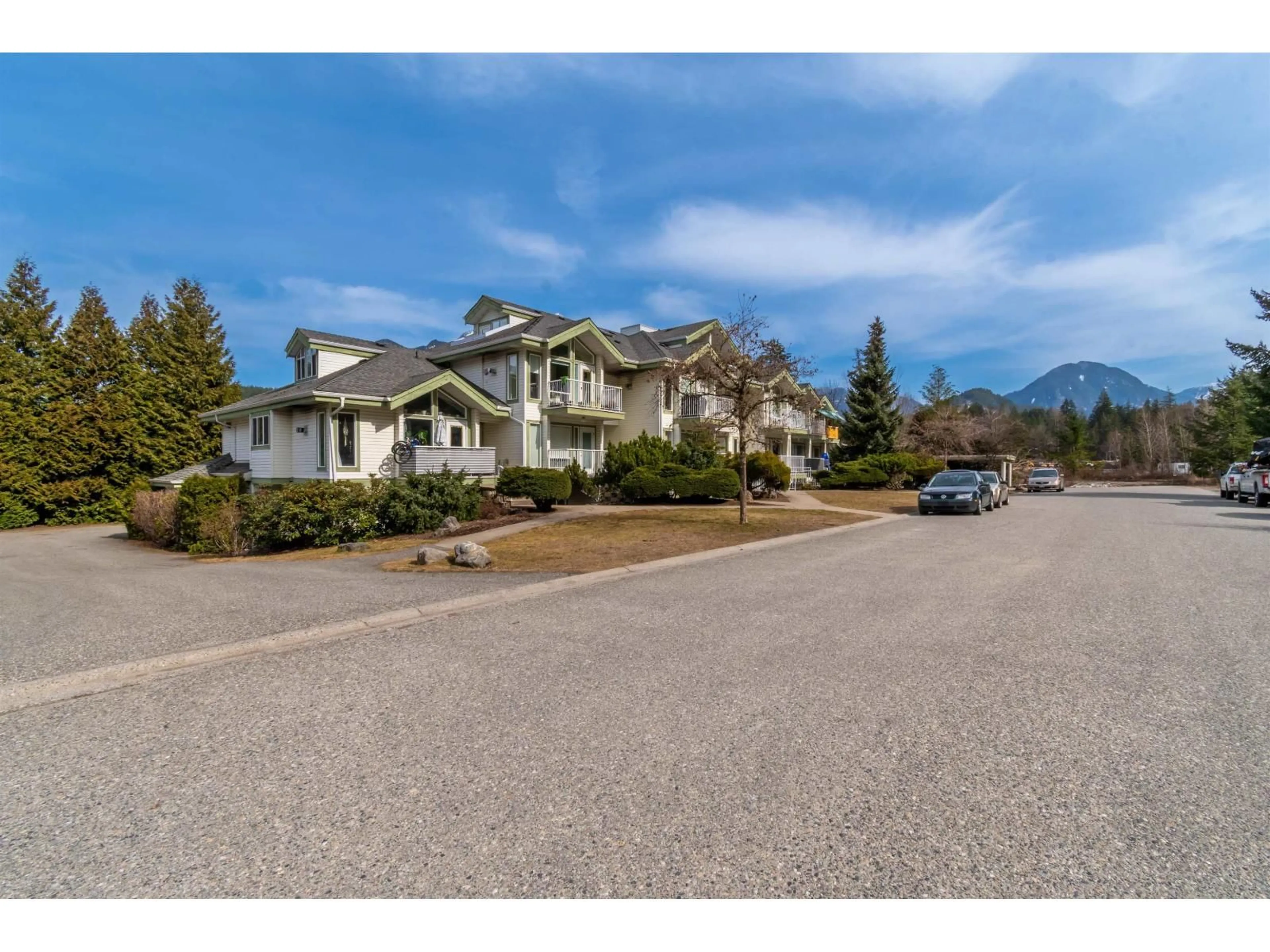A pic from outside/outdoor area/front of a property/back of a property/a pic from drone, mountain view for 107 - 1275 SCOTT DRIVE, Hope British Columbia V0X1L4