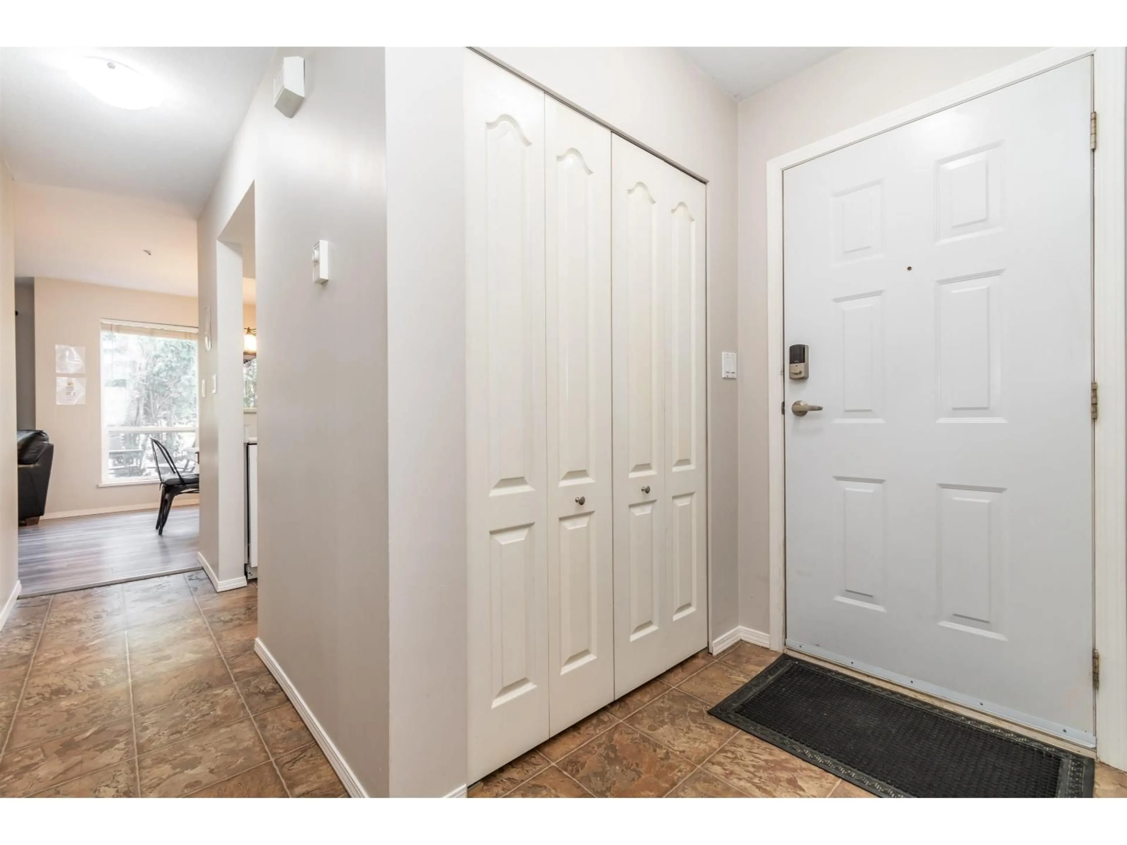 Indoor entryway for 107 - 1275 SCOTT DRIVE, Hope British Columbia V0X1L4