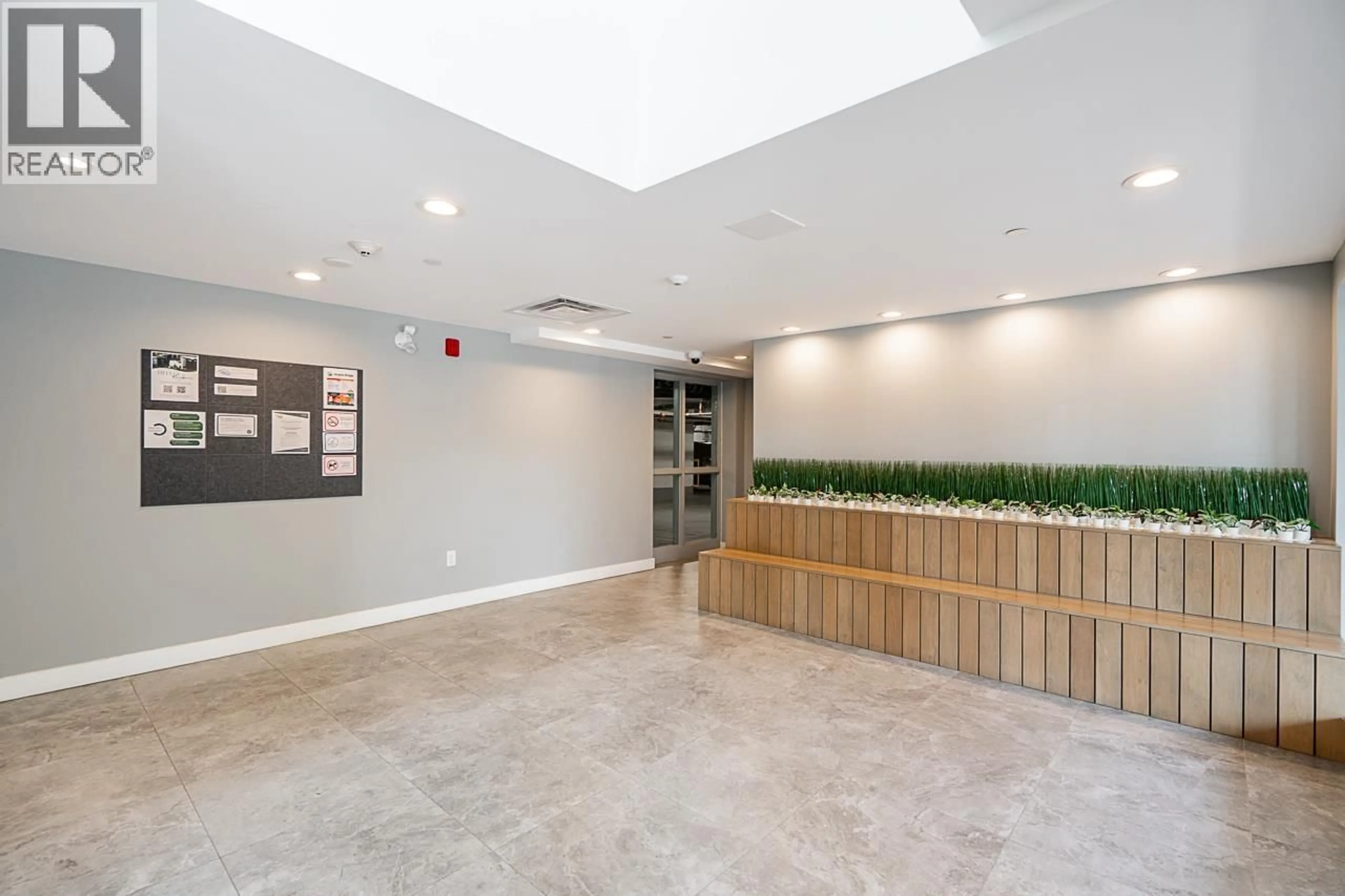 Indoor foyer for 405 - 11703 FRASER STREET, Maple Ridge British Columbia V2X9A7