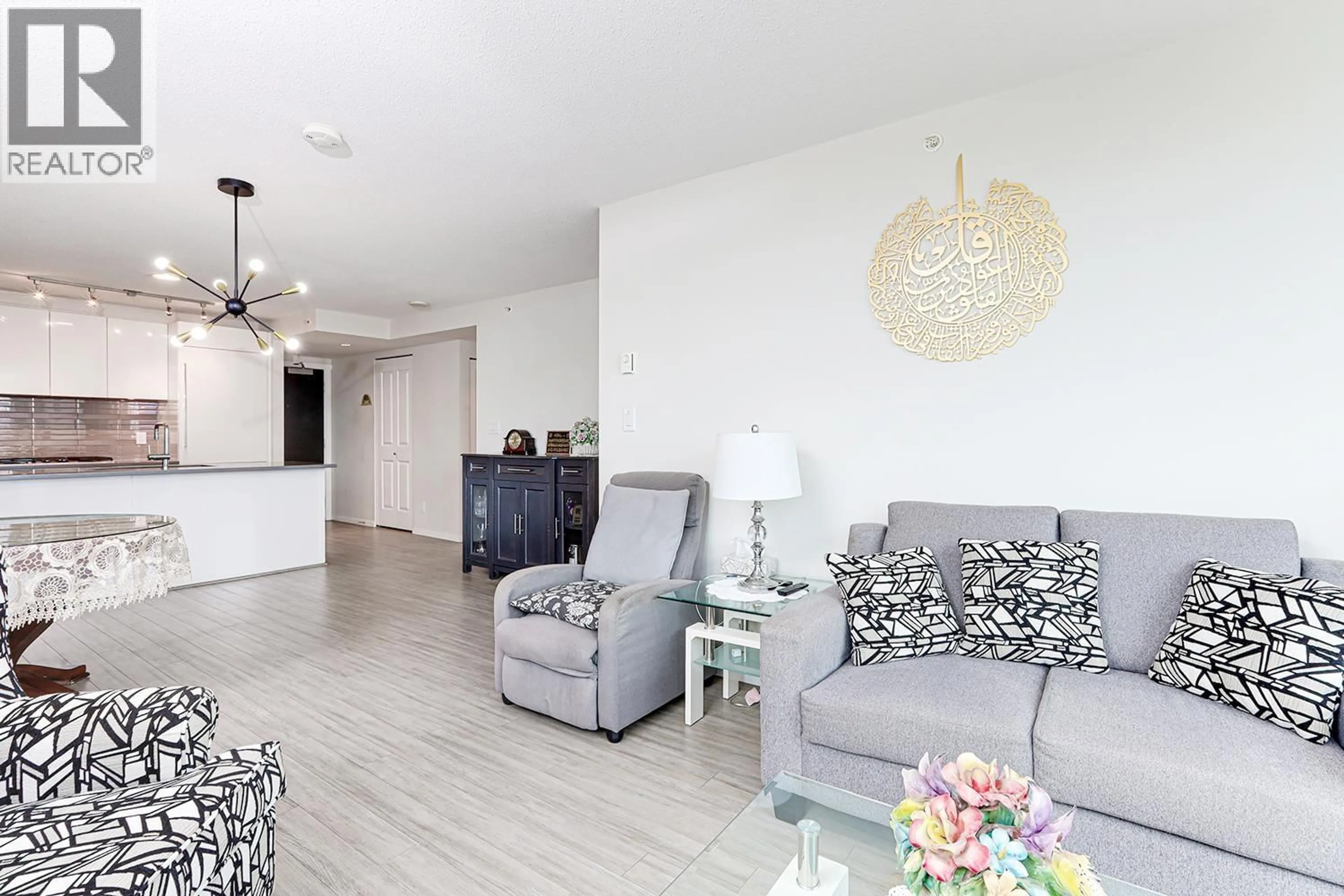 Living room with furniture, unknown for 3007 - 6658 DOW AVENUE, Burnaby British Columbia V5H0C7