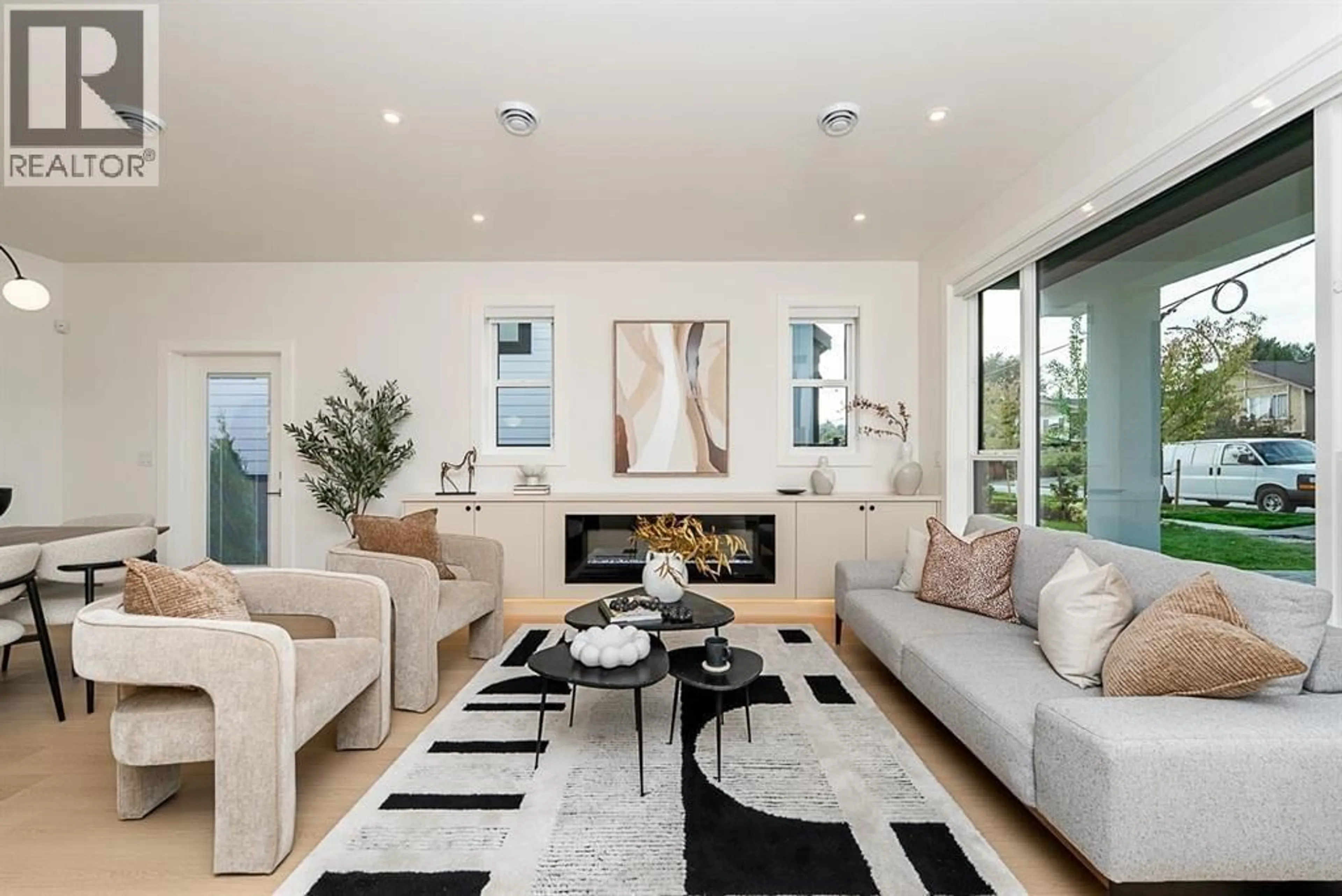 Living room with furniture, unknown for 101 - 646 GIRARD AVENUE, Coquitlam British Columbia V3K1S8