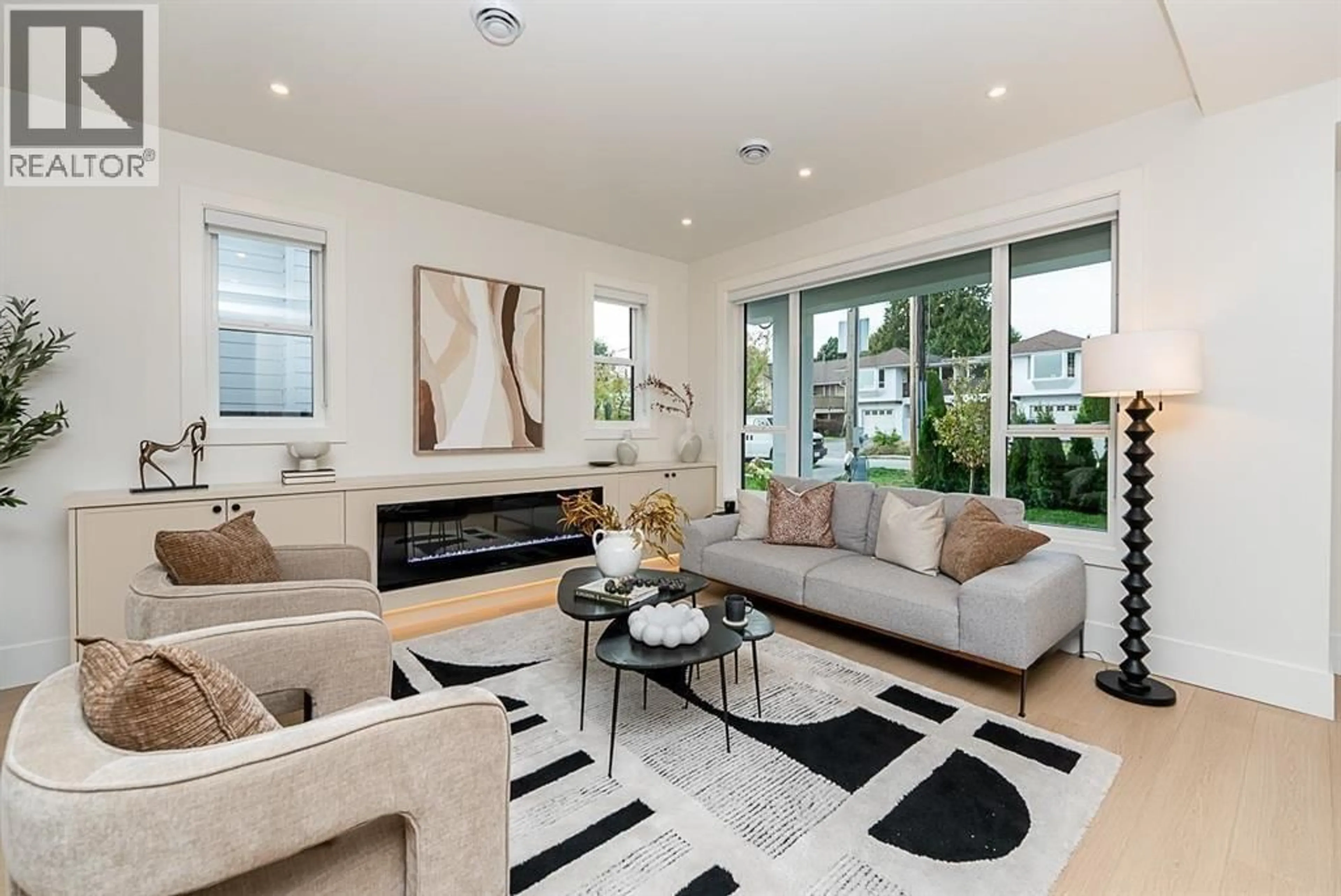 Living room with furniture, unknown for 101 - 646 GIRARD AVENUE, Coquitlam British Columbia V3K1S8