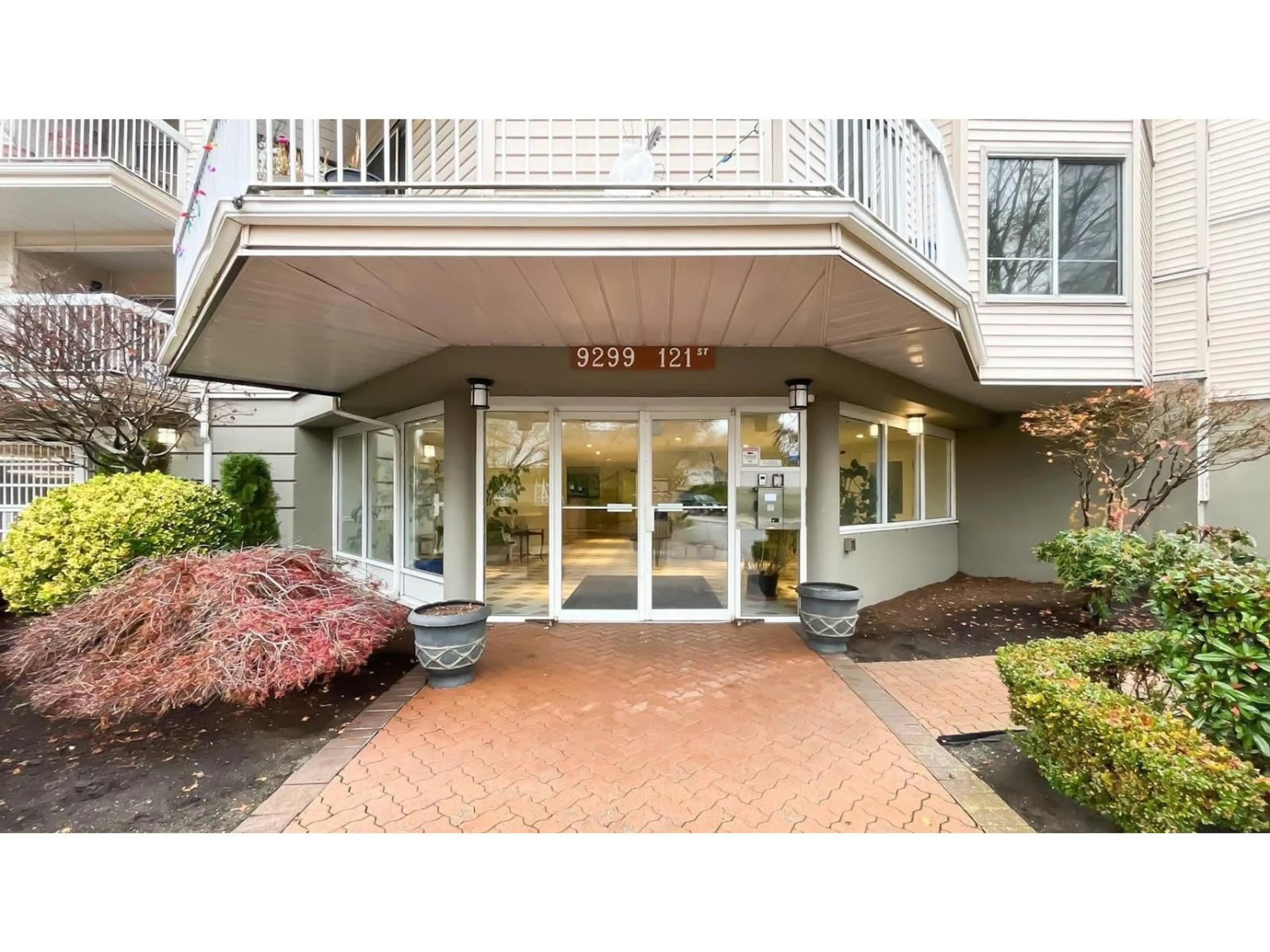 Indoor foyer for 202 - 9299 121 STREET, Surrey British Columbia V3V7X8