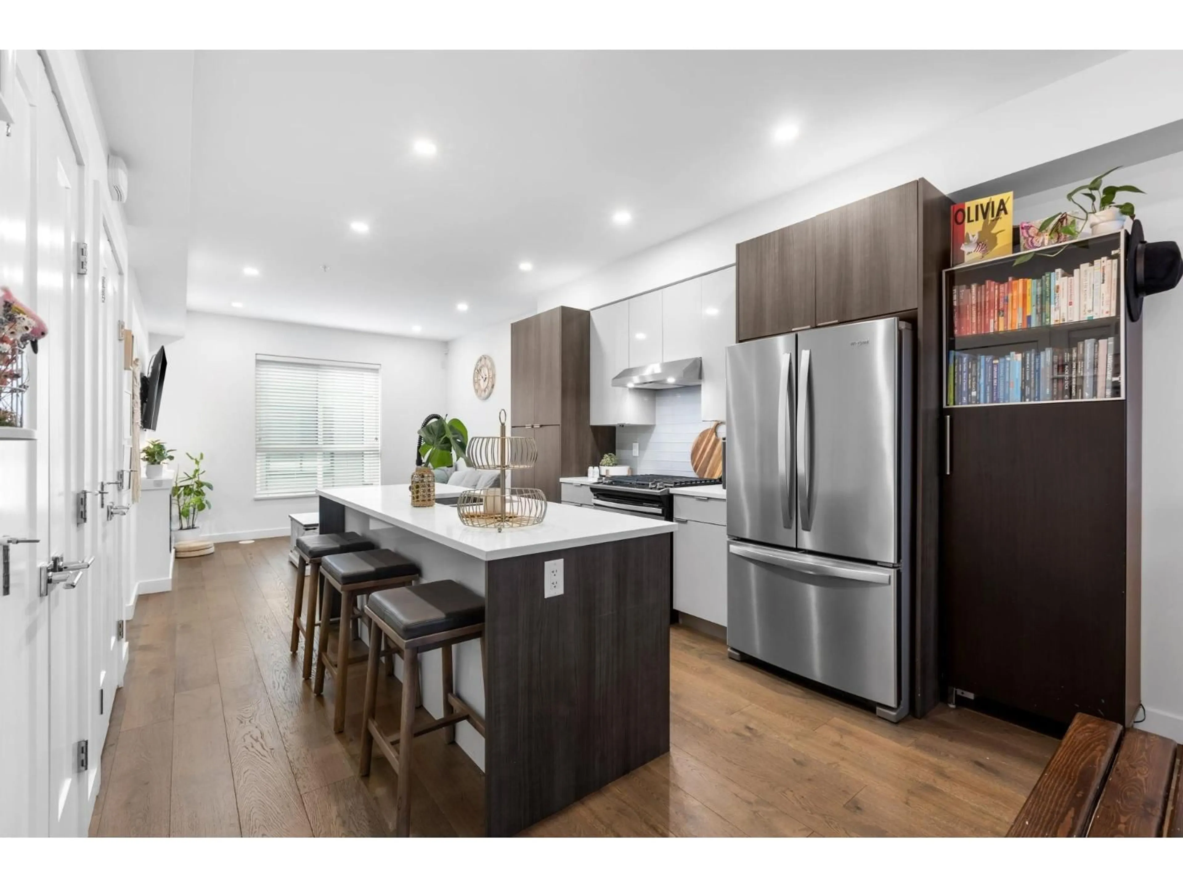 Open concept kitchen, wood/laminate floor for 18 - 19789 55 AVENUE, Langley British Columbia V3A0K5