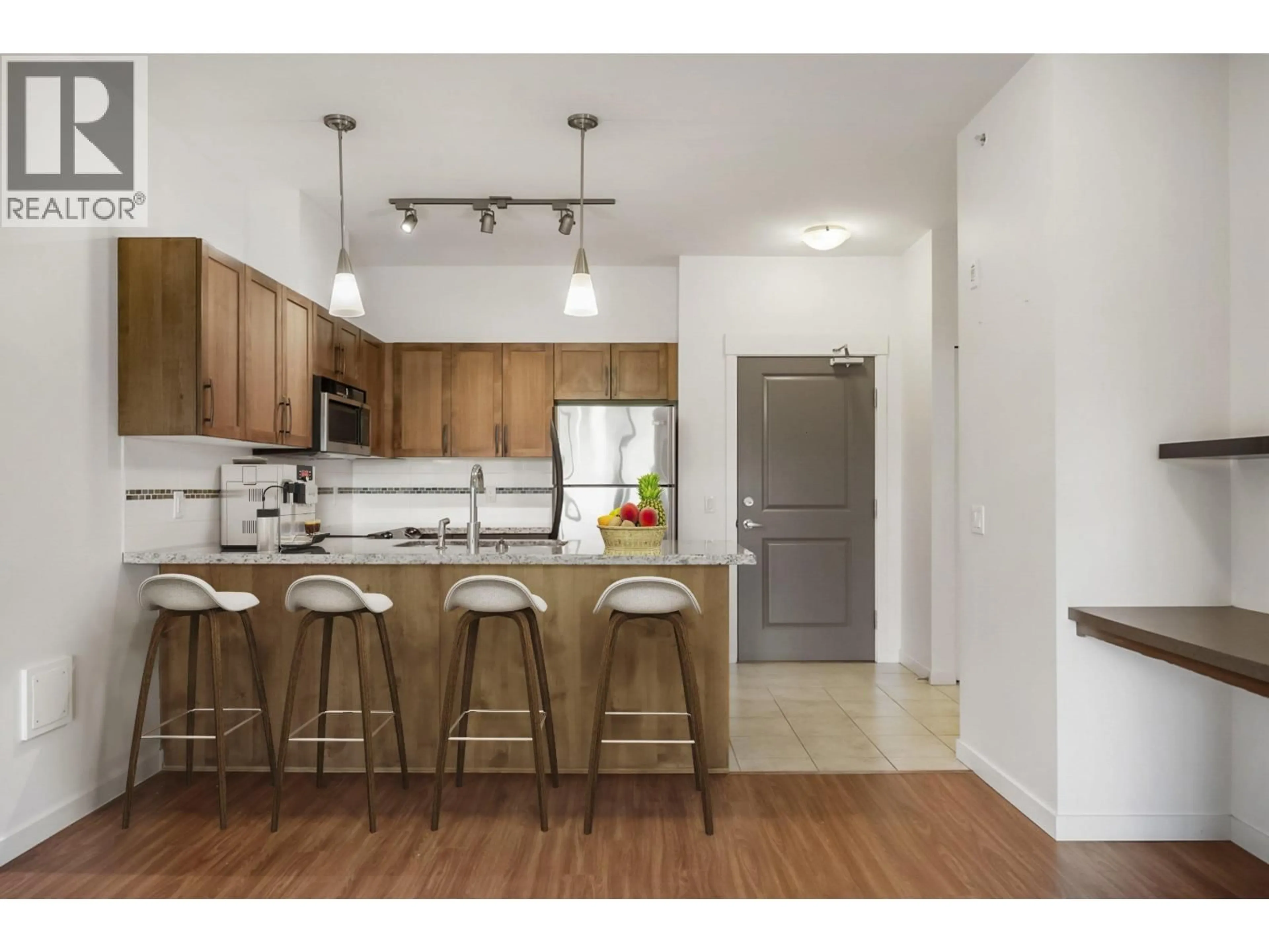 Open concept kitchen, wood/laminate floor for 412 - 11950 HARRIS ROAD, Pitt Meadows British Columbia V3Y0B7