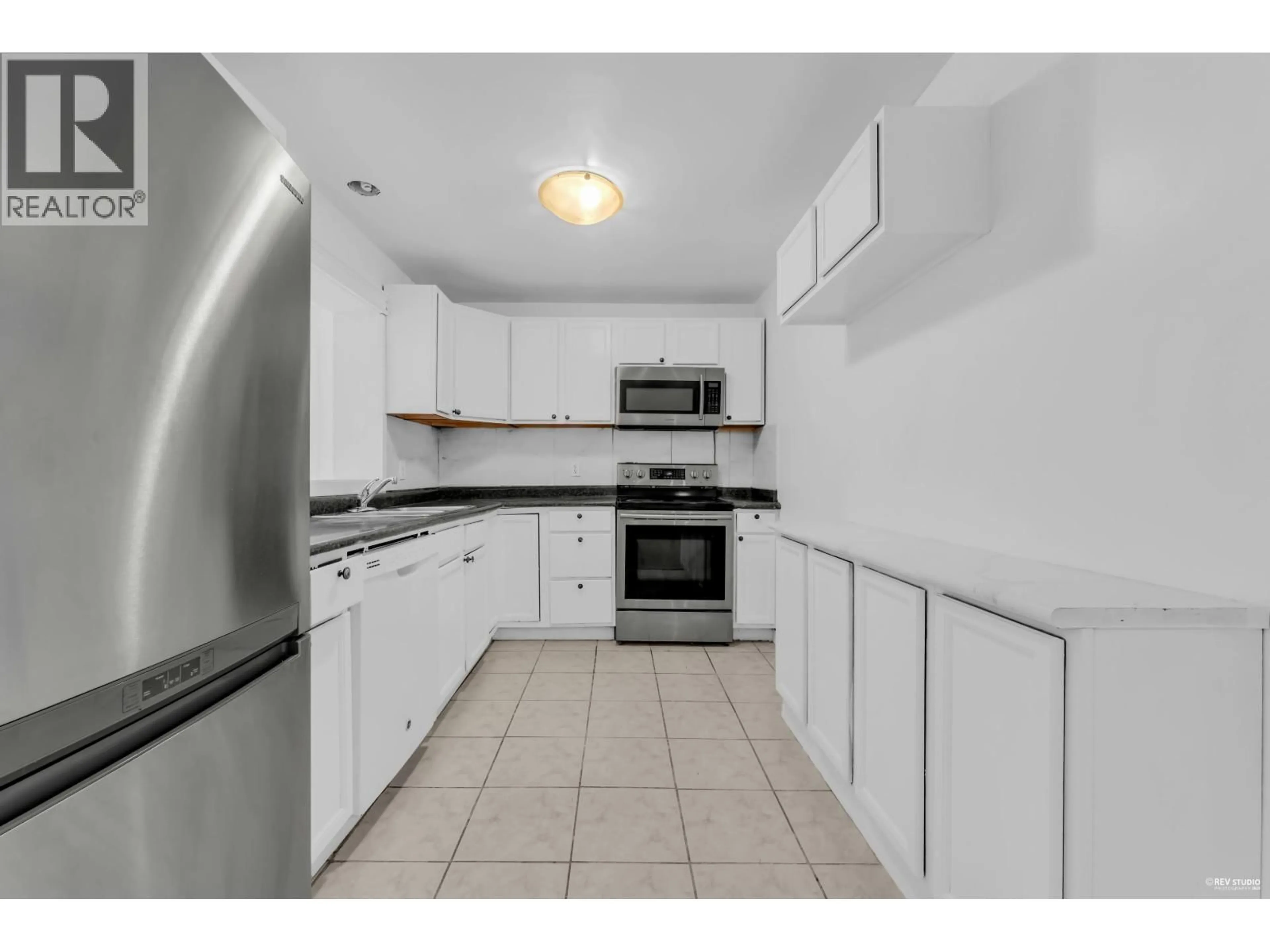 Standard kitchen, unknown for 3235 DUNKIRK AVENUE, Coquitlam British Columbia V3E1G8